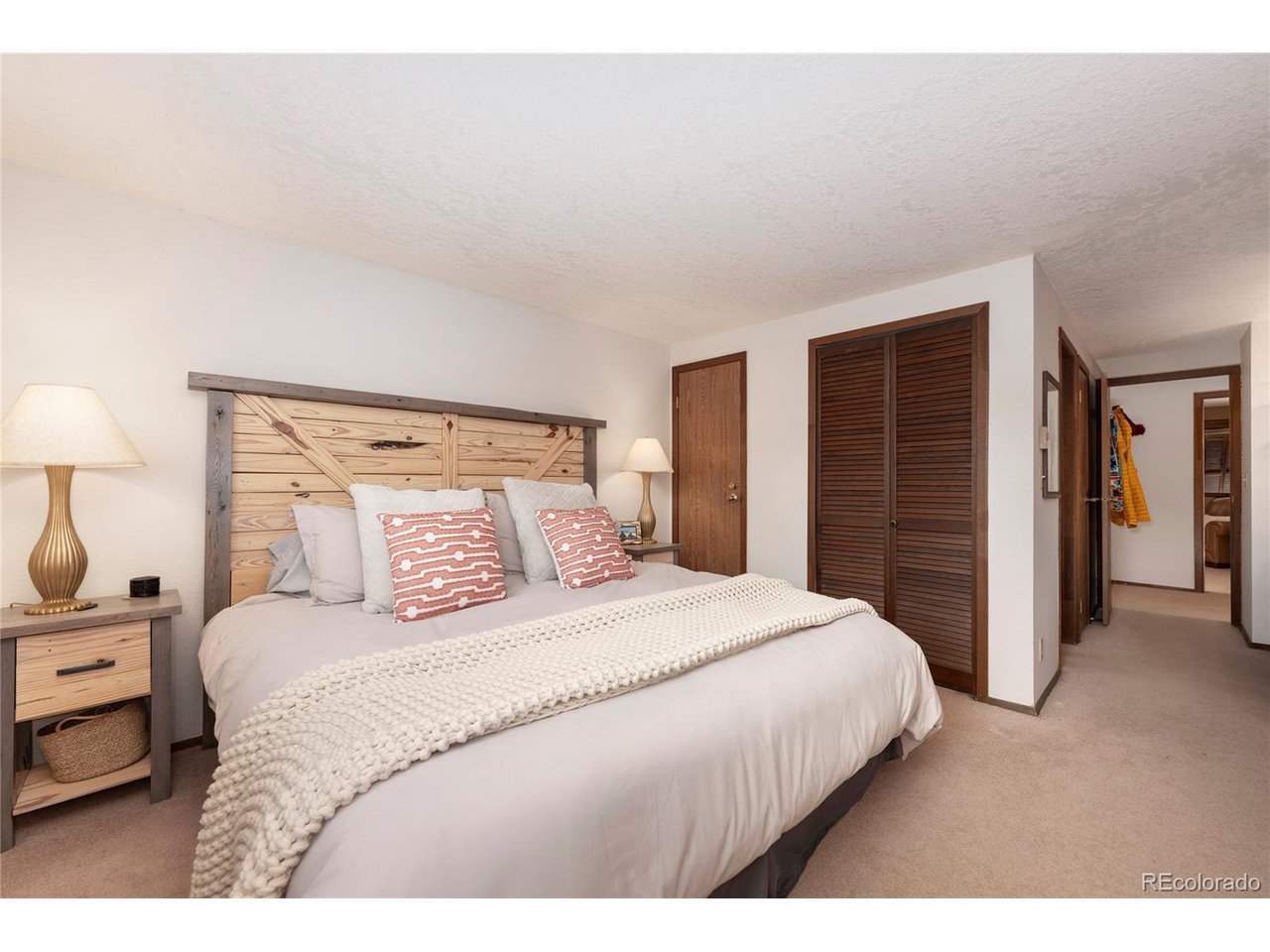 220 Village Dr 20-203