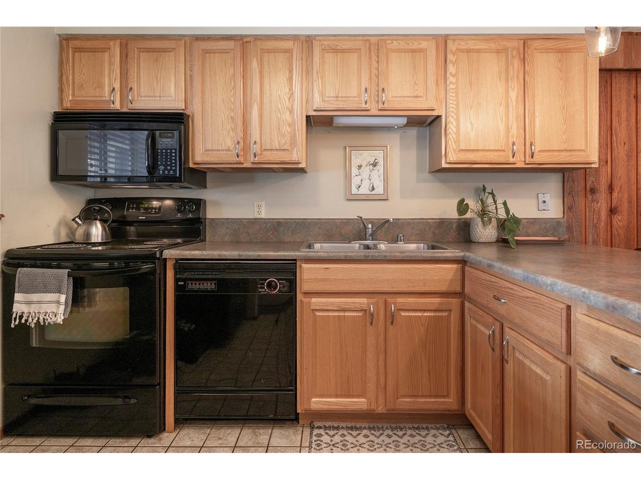 220 Village Dr 20-203