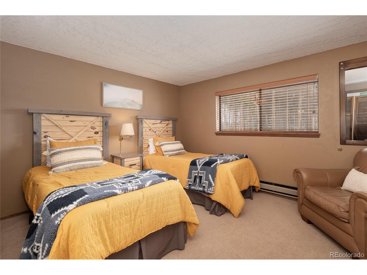 220 Village Dr 20-203