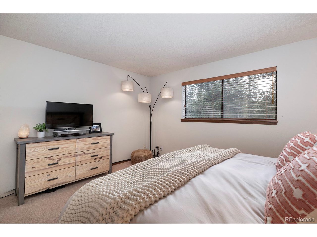 220 Village Dr 20-203