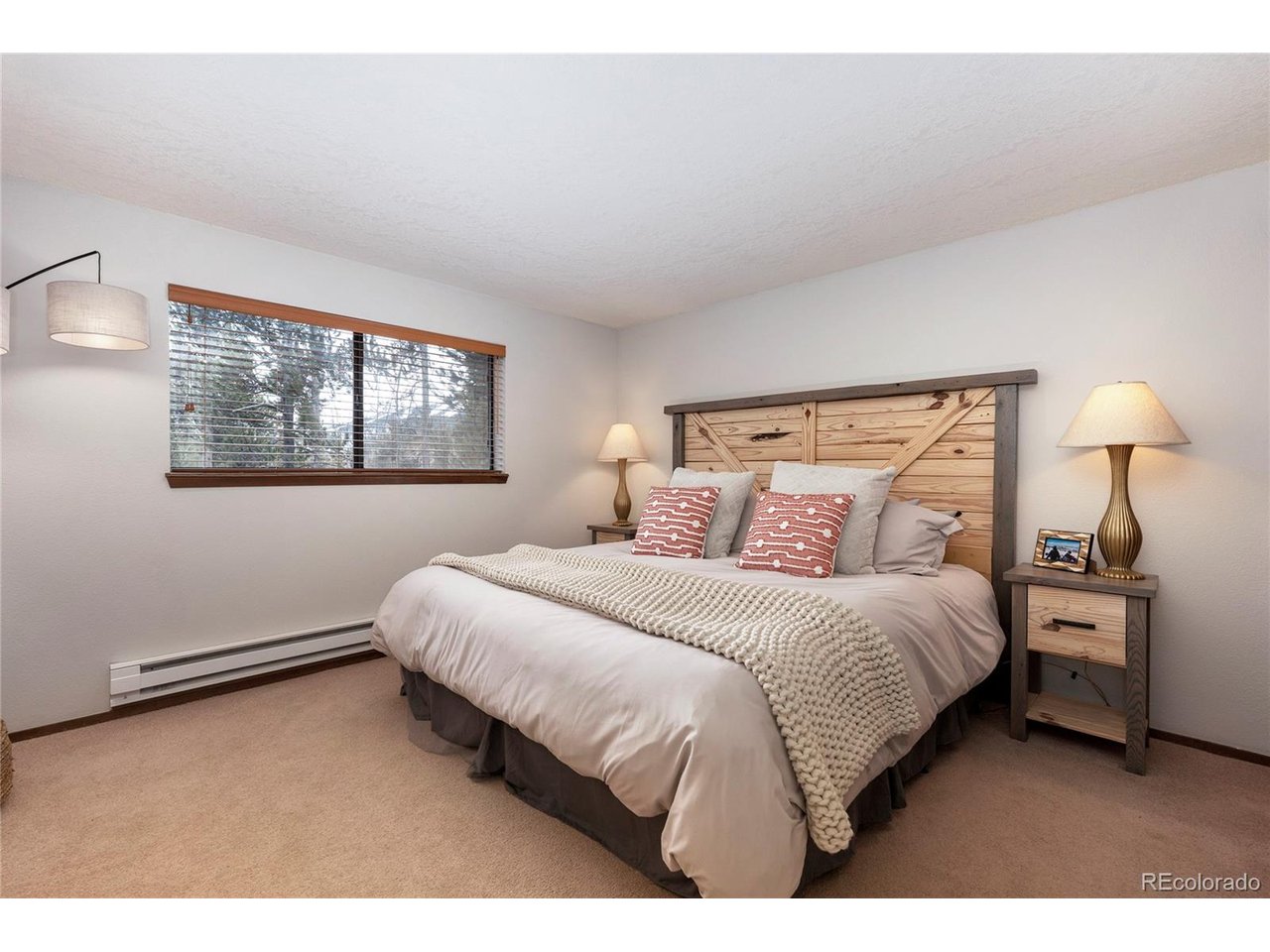 220 Village Dr 20-203