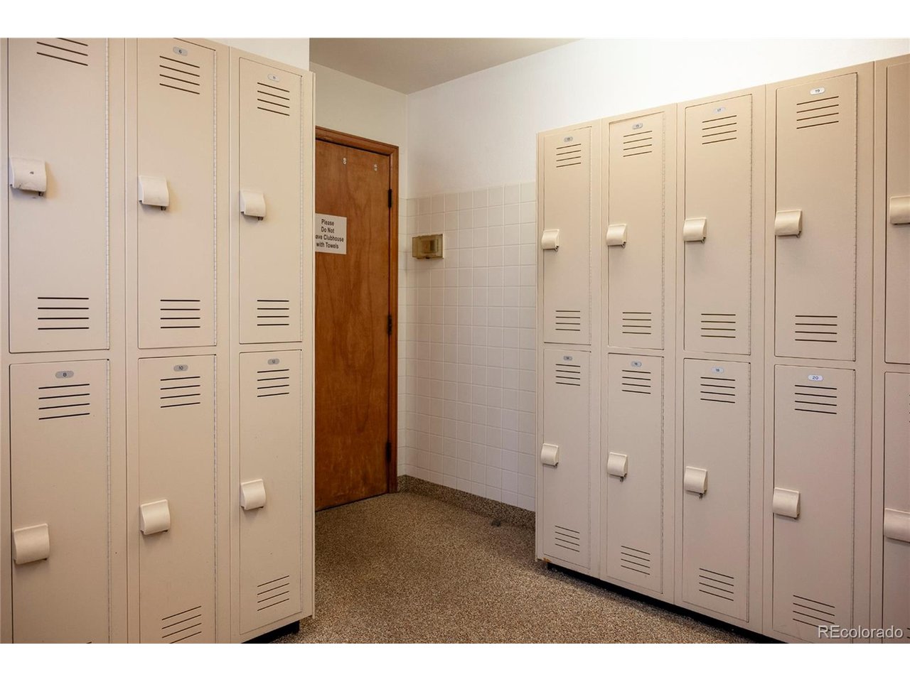 220 Village Dr 20-203