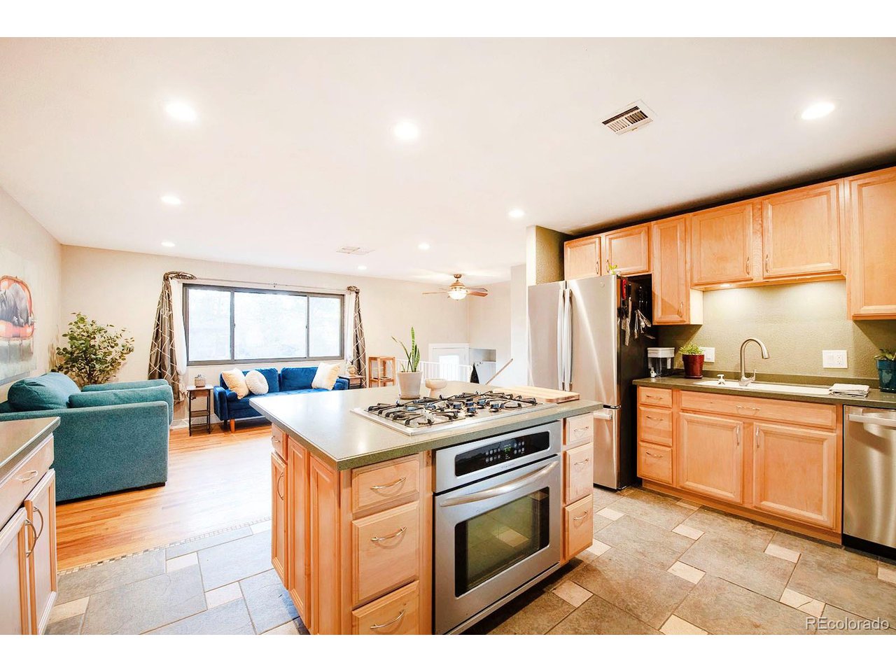 4200 Hoyt Ct
