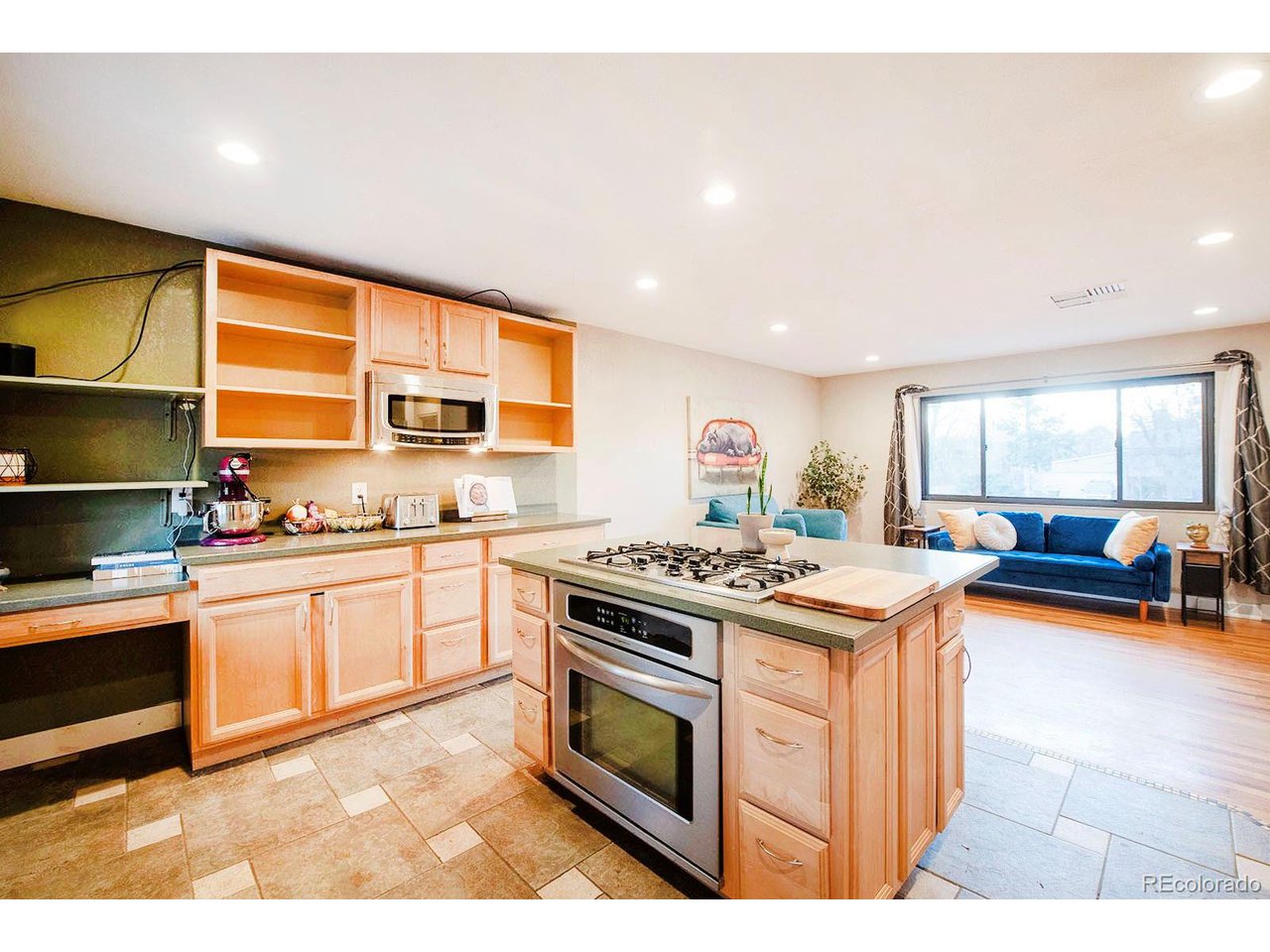 4200 Hoyt Ct