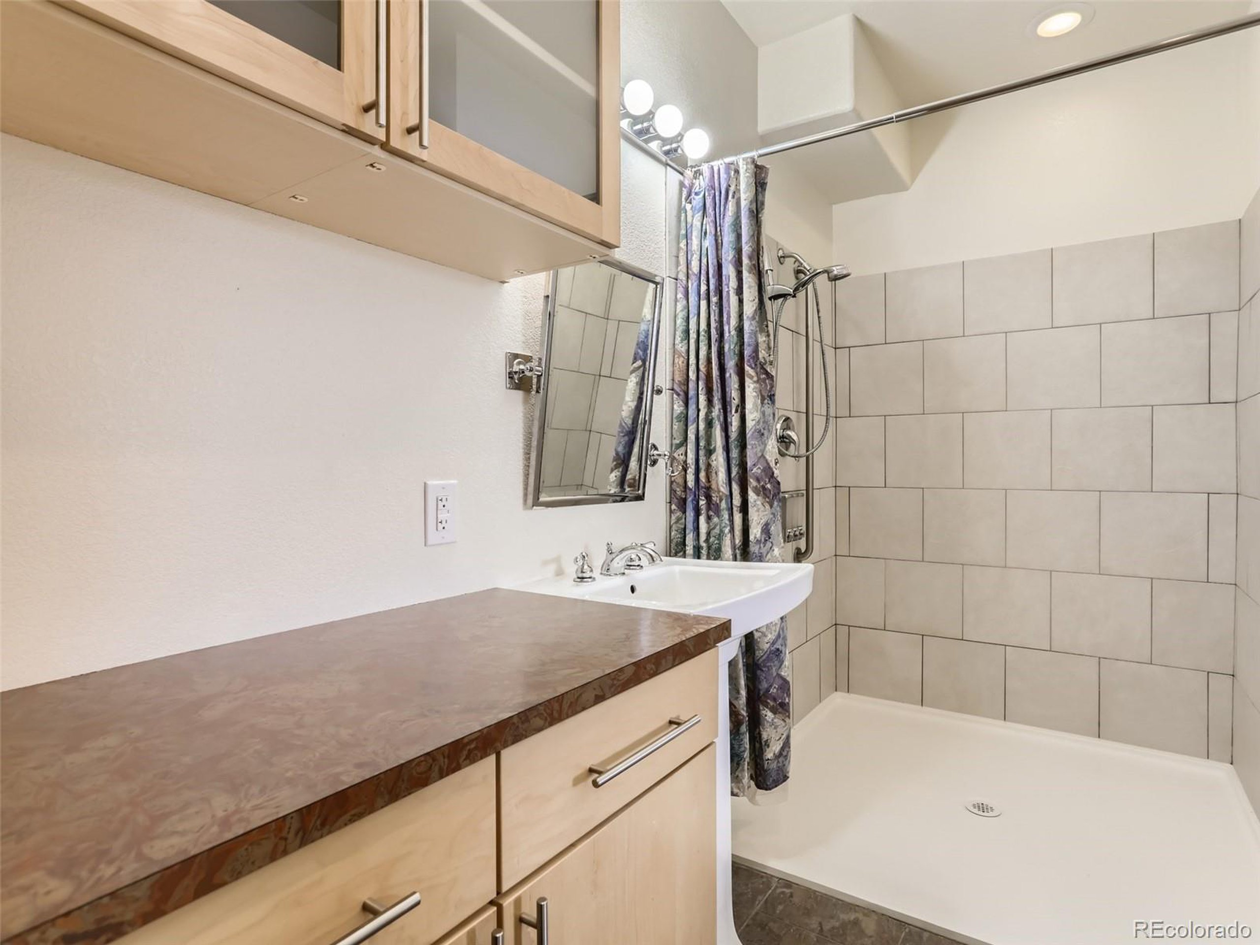 24073 E Oregon Pl