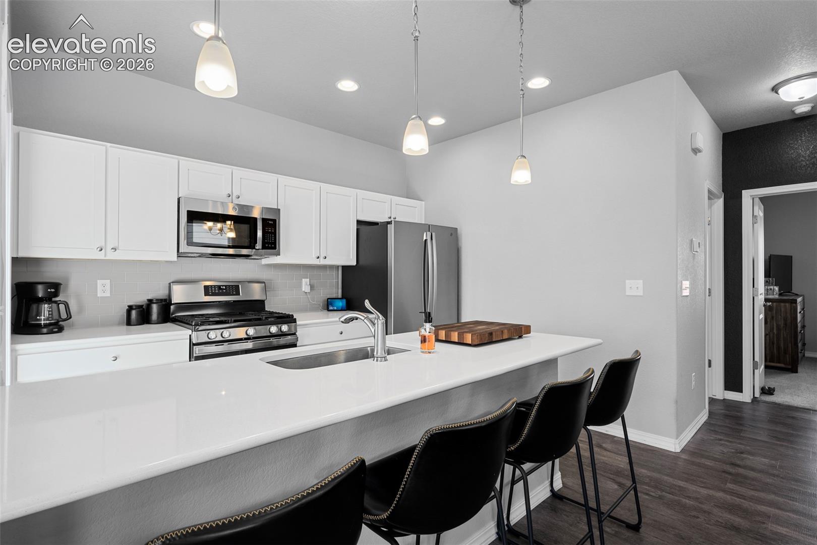 7410 Gorgeted Quail Grove