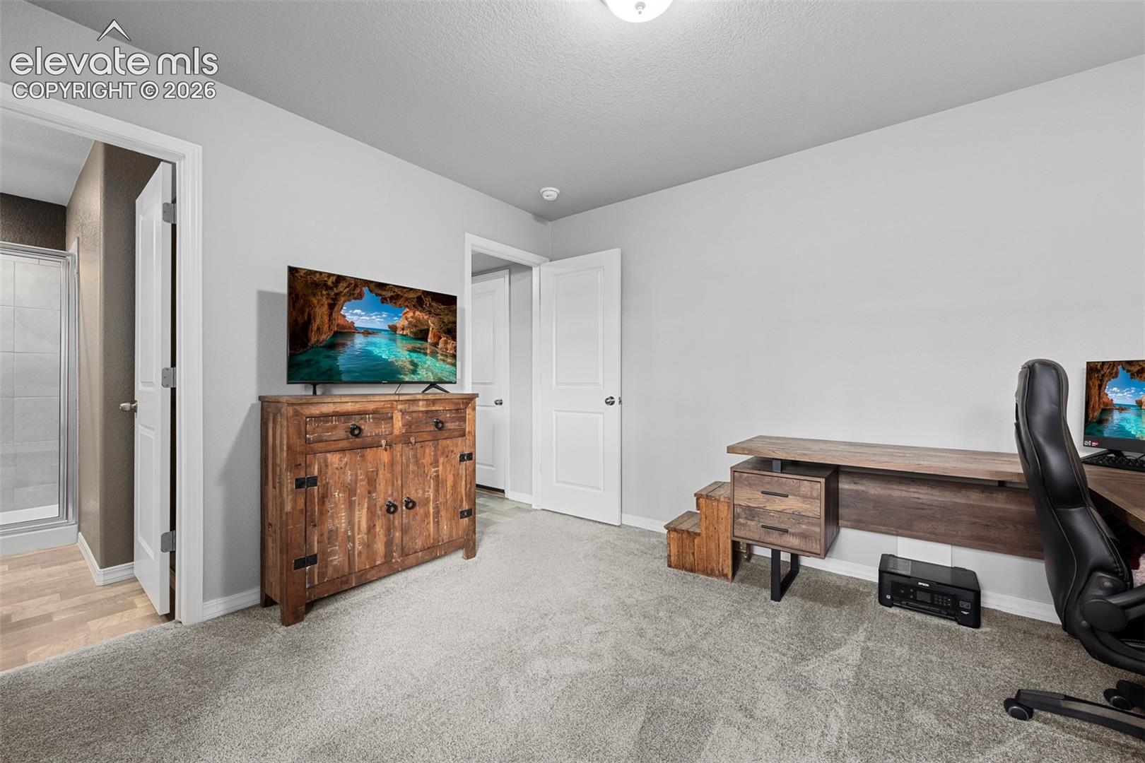 7410 Gorgeted Quail Grove