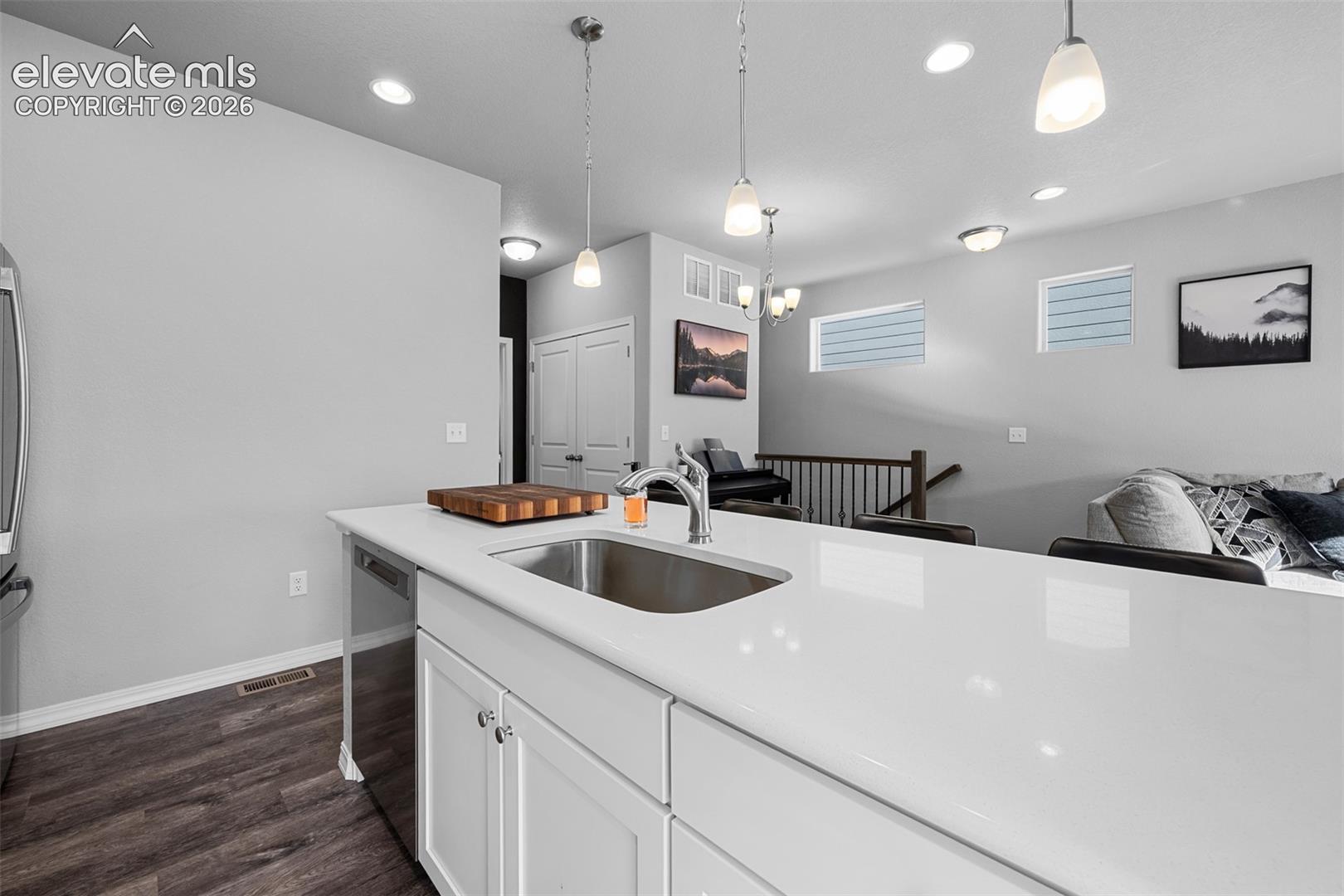 7410 Gorgeted Quail Grove
