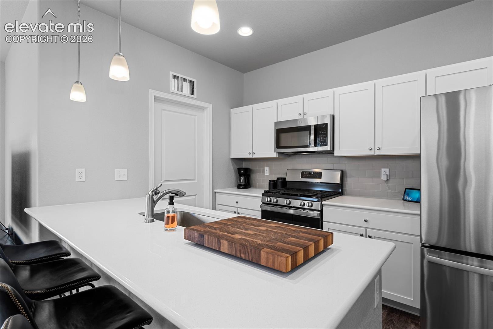 7410 Gorgeted Quail Grove