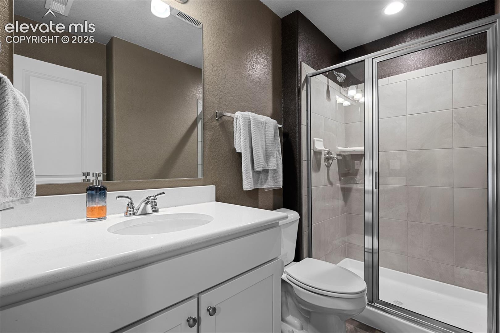 7410 Gorgeted Quail Grove