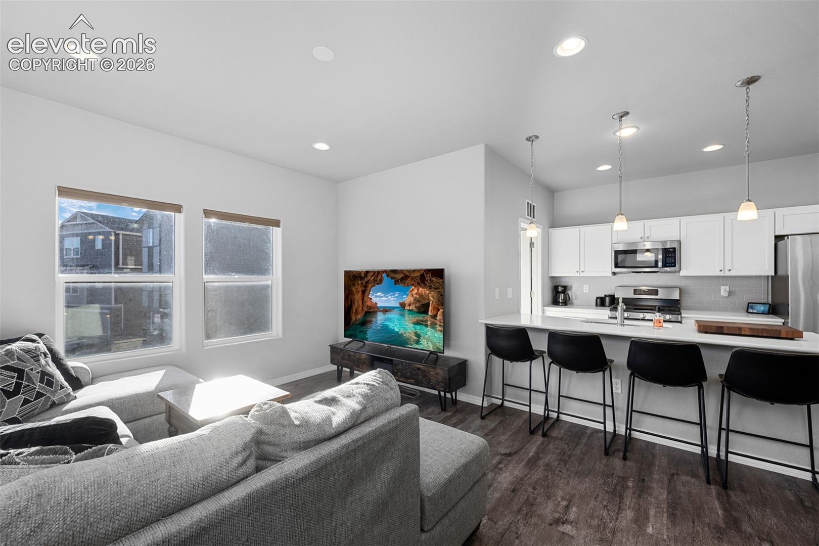 7410 Gorgeted Quail Grove
