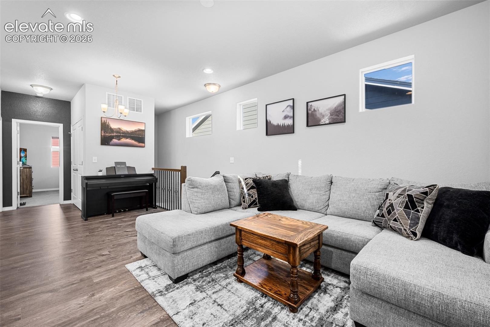 7410 Gorgeted Quail Grove