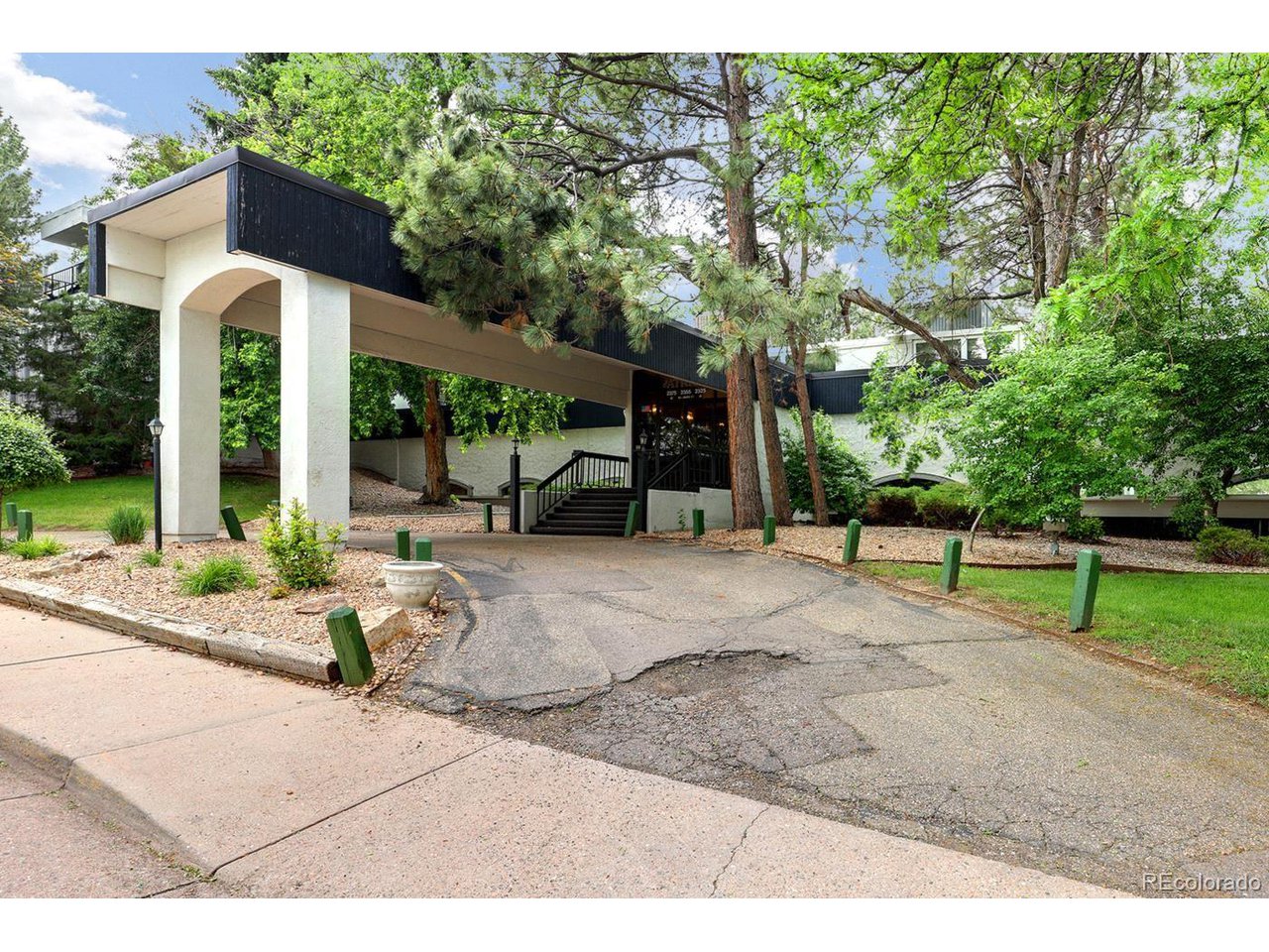 2375 S Linden Ct 313