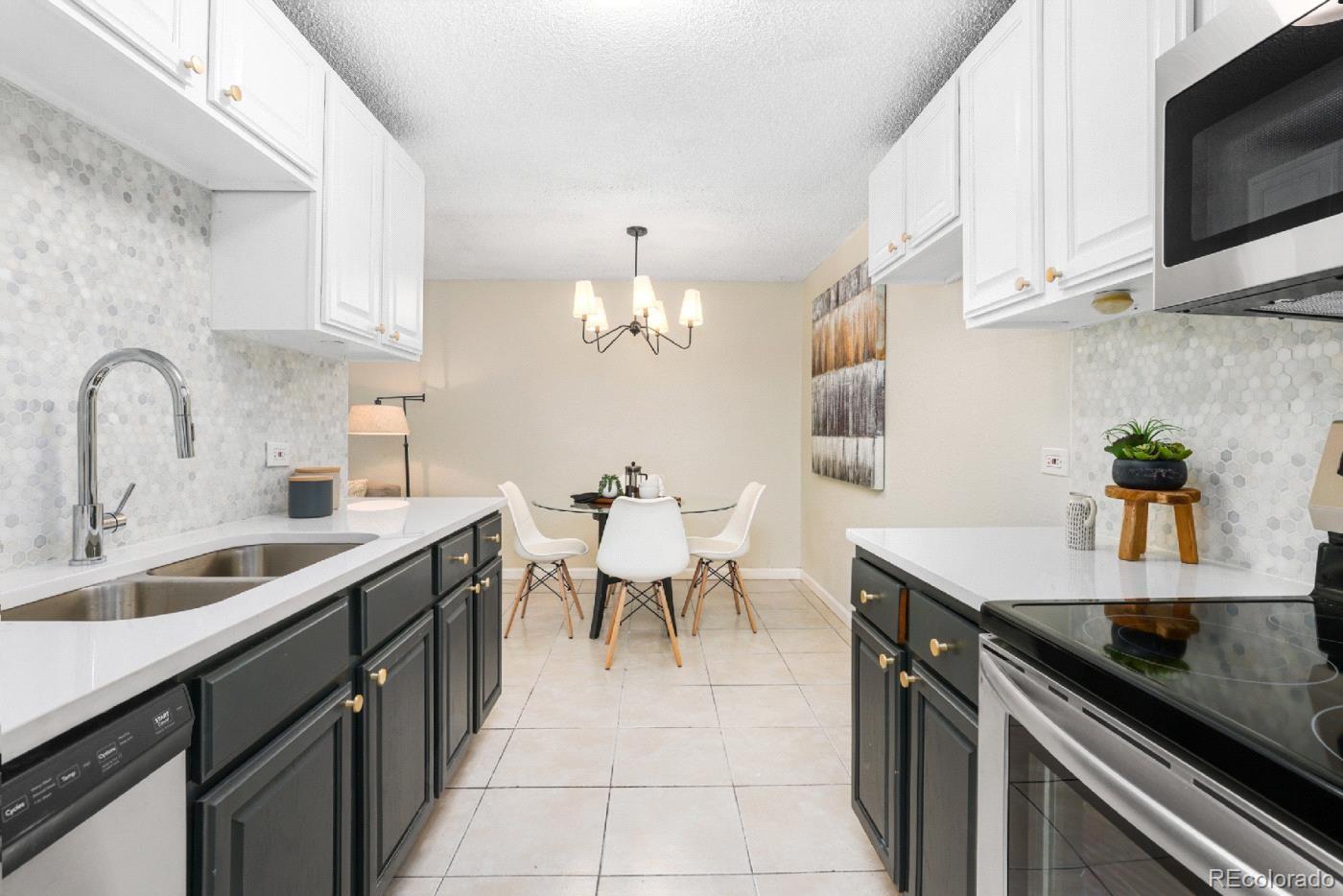 2375 S Linden Court Unit: 313