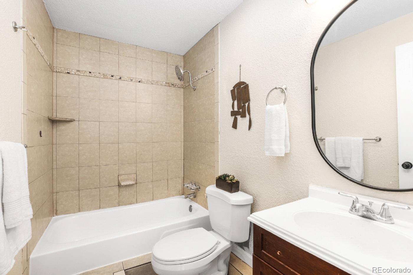 2375 S Linden Court Unit: 313
