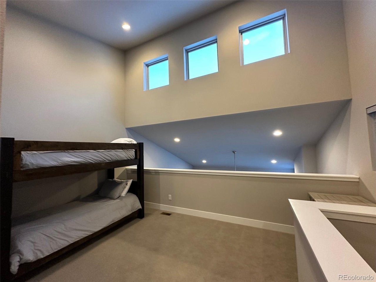 37 Mountain Flower Cir