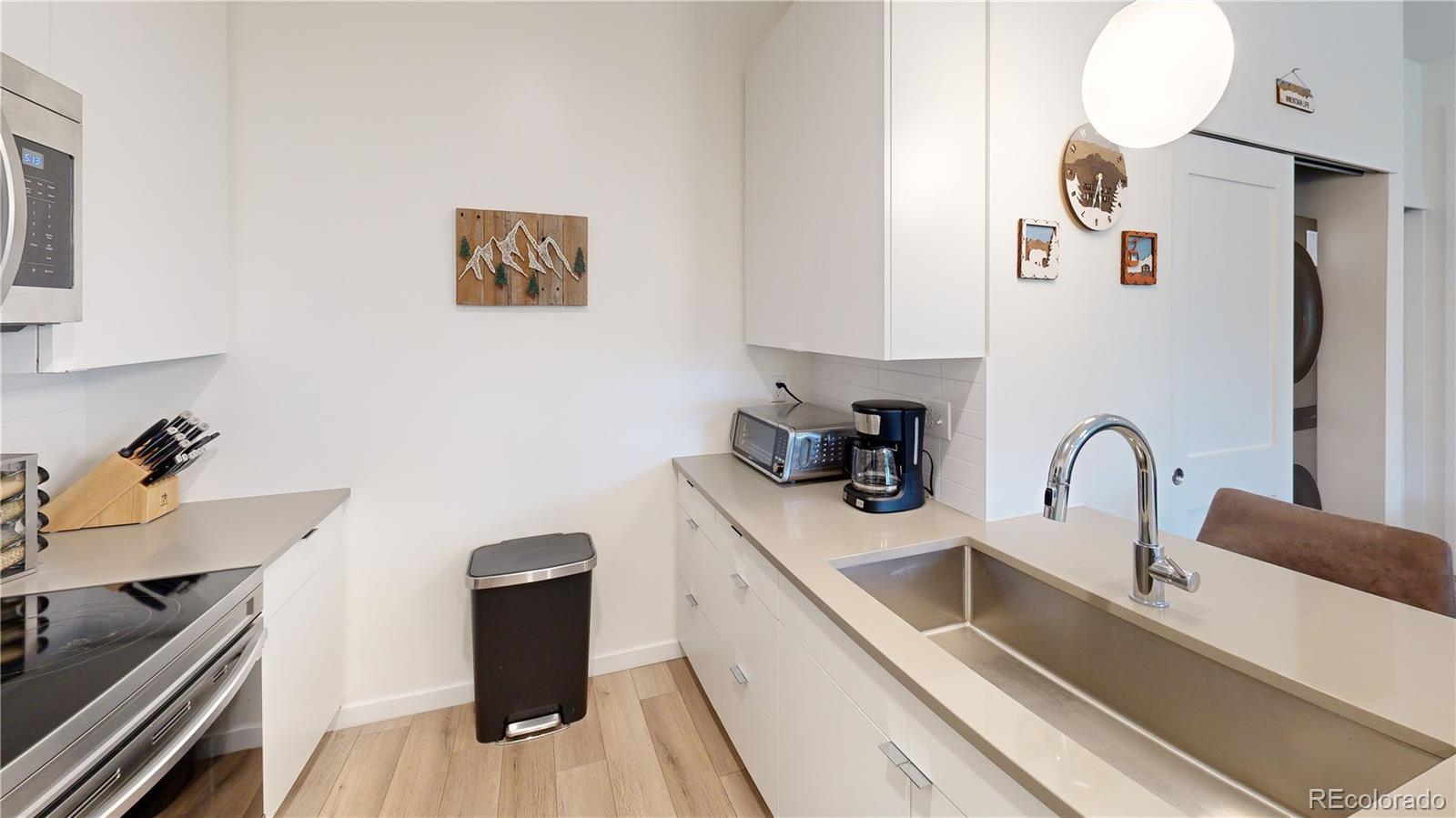 421 W Meadow Mile Unit: 4