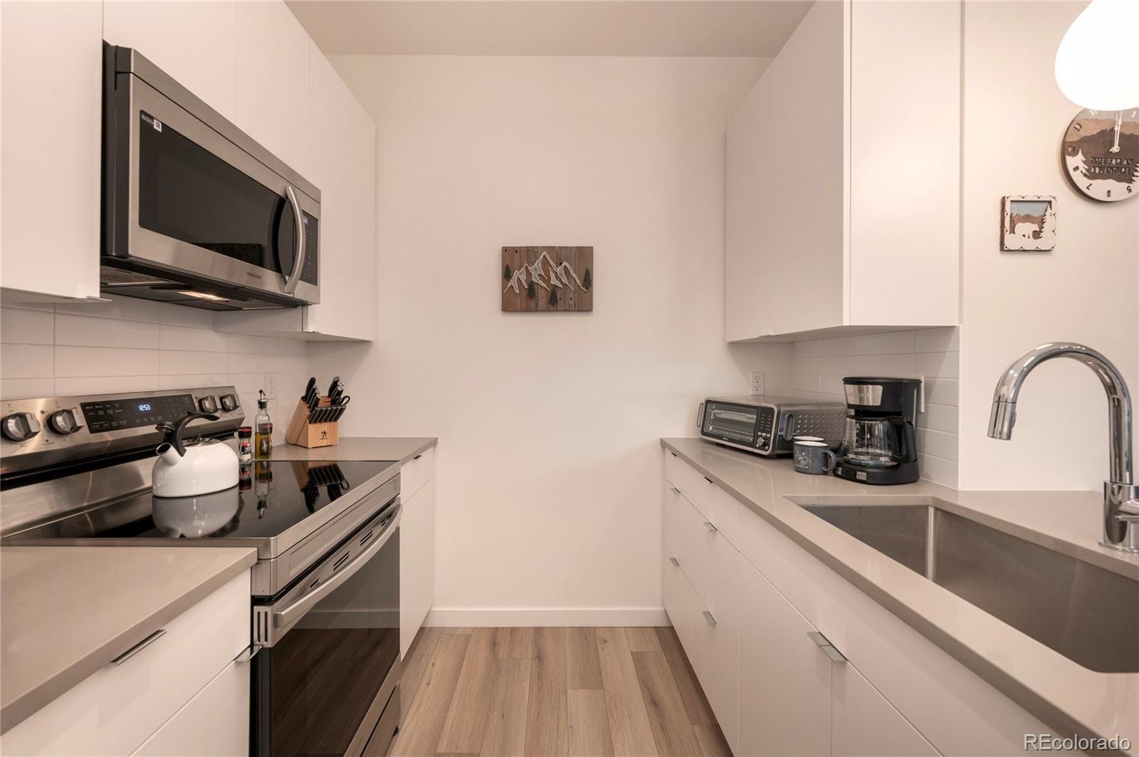 421 W Meadow Mile Unit: 4