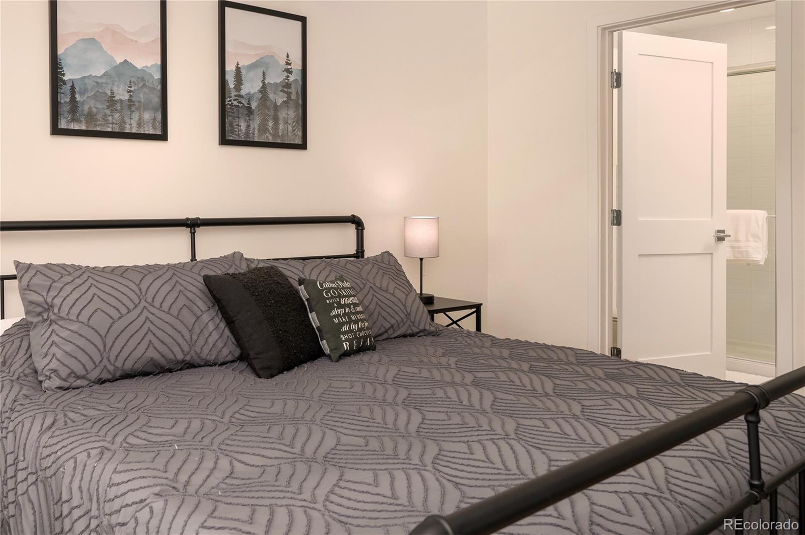 421 W Meadow Mile Unit: 4