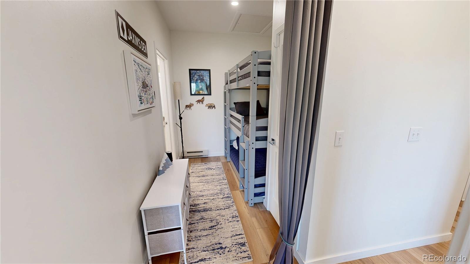 421 W Meadow Mile Unit: 4