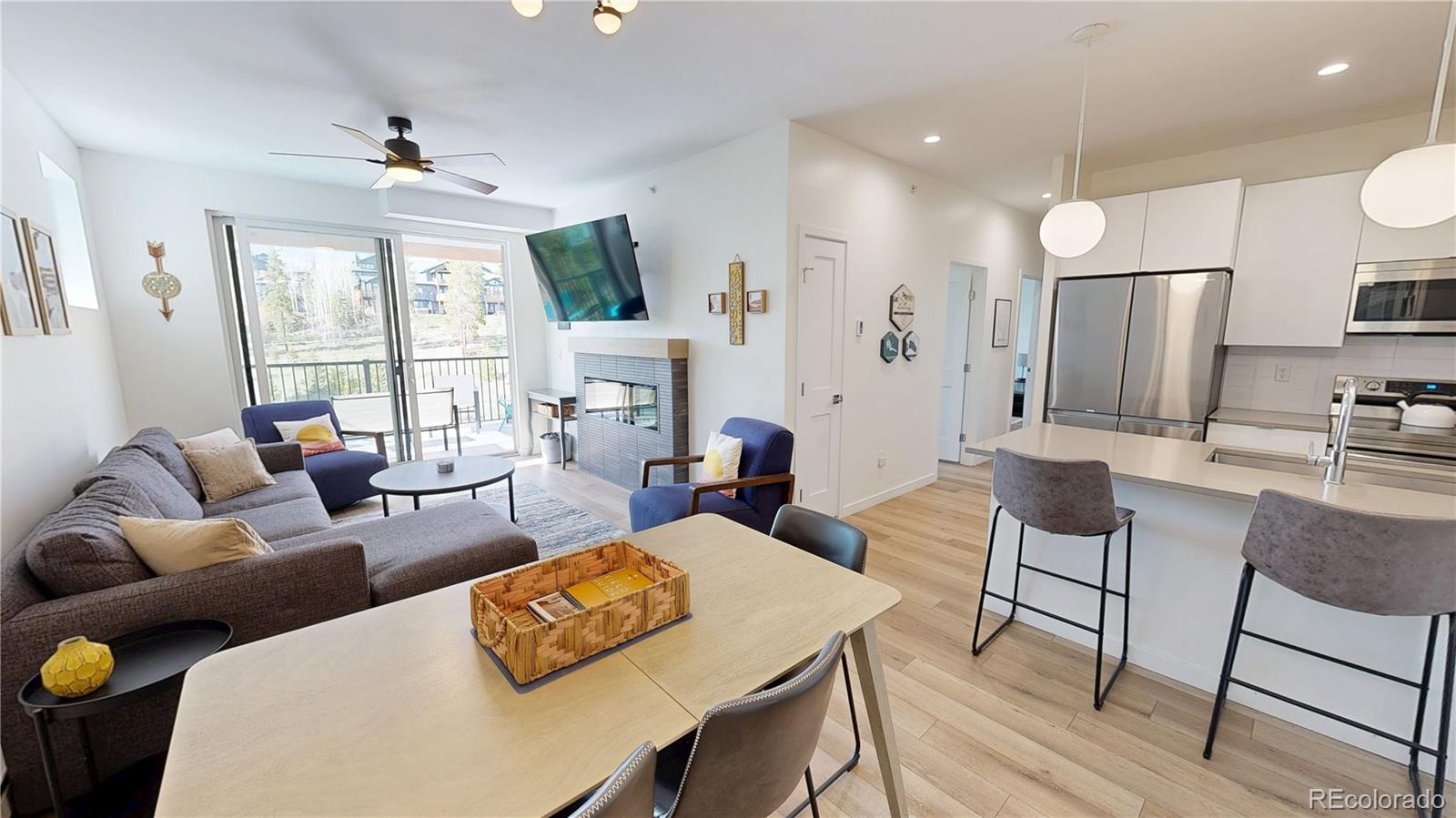 421 W Meadow Mile Unit: 4