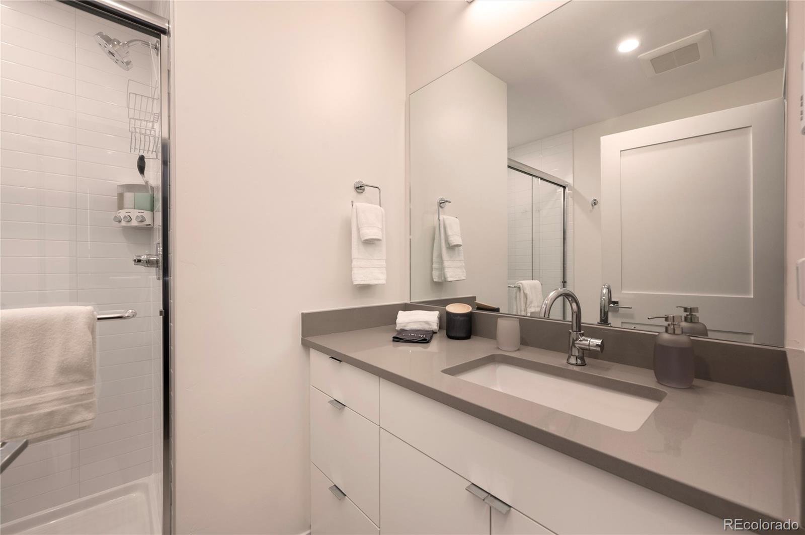 421 W Meadow Mile Unit: 4