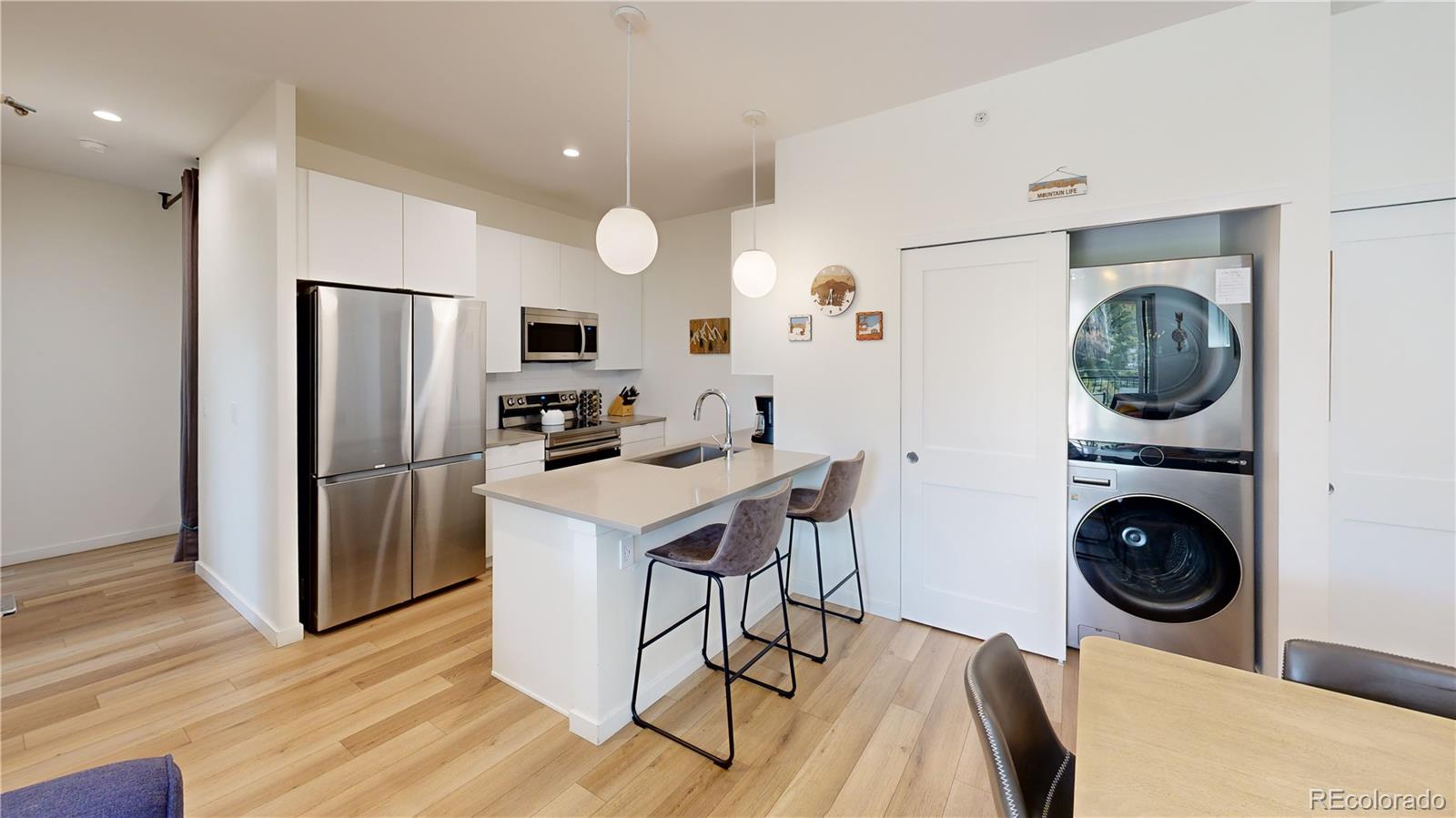 421 W Meadow Mile Unit: 4