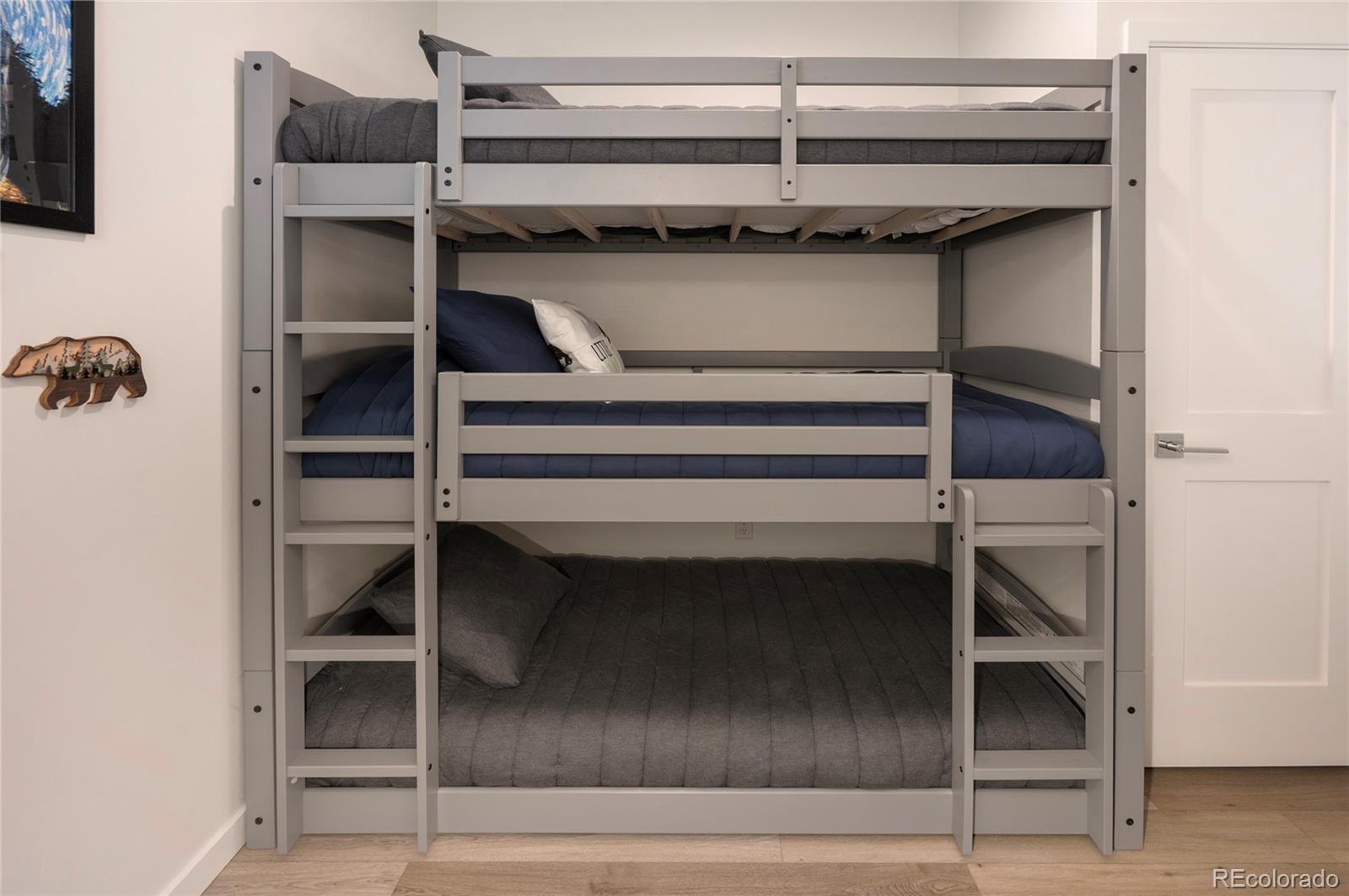 421 W Meadow Mile Unit: 4