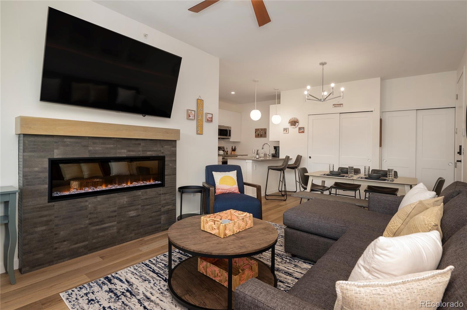 421 W Meadow Mile Unit: 4