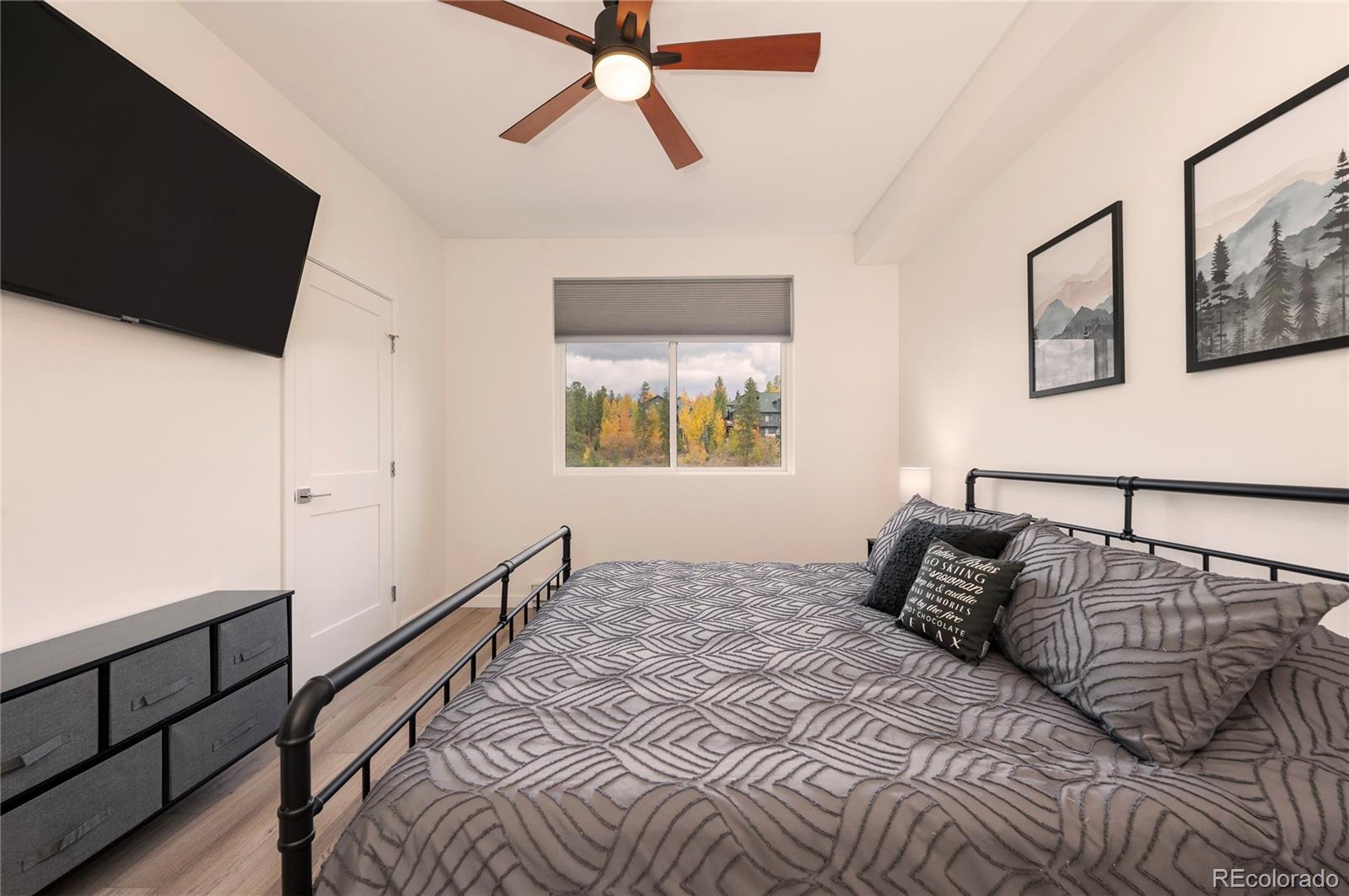 421 W Meadow Mile Unit: 4