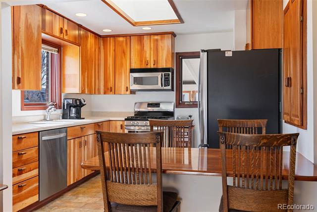 1260 Mariposa Drive