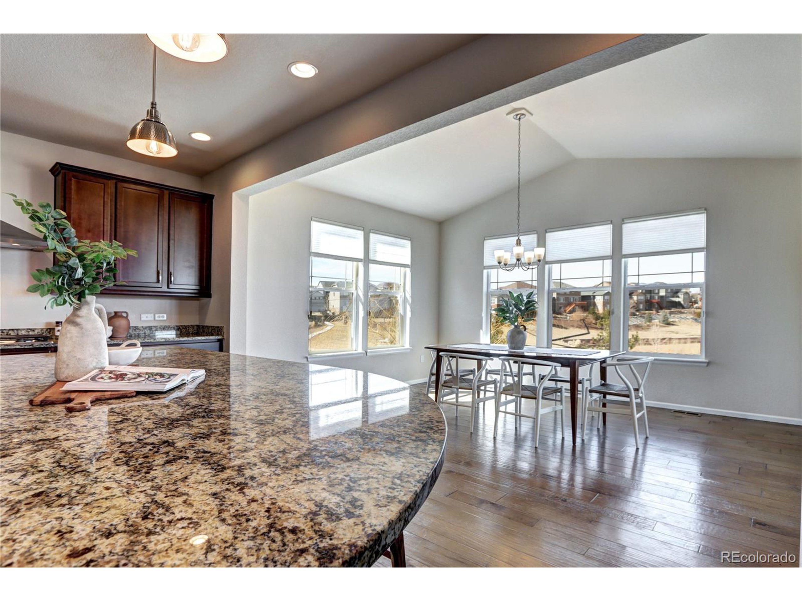 7353 S Queensburg St