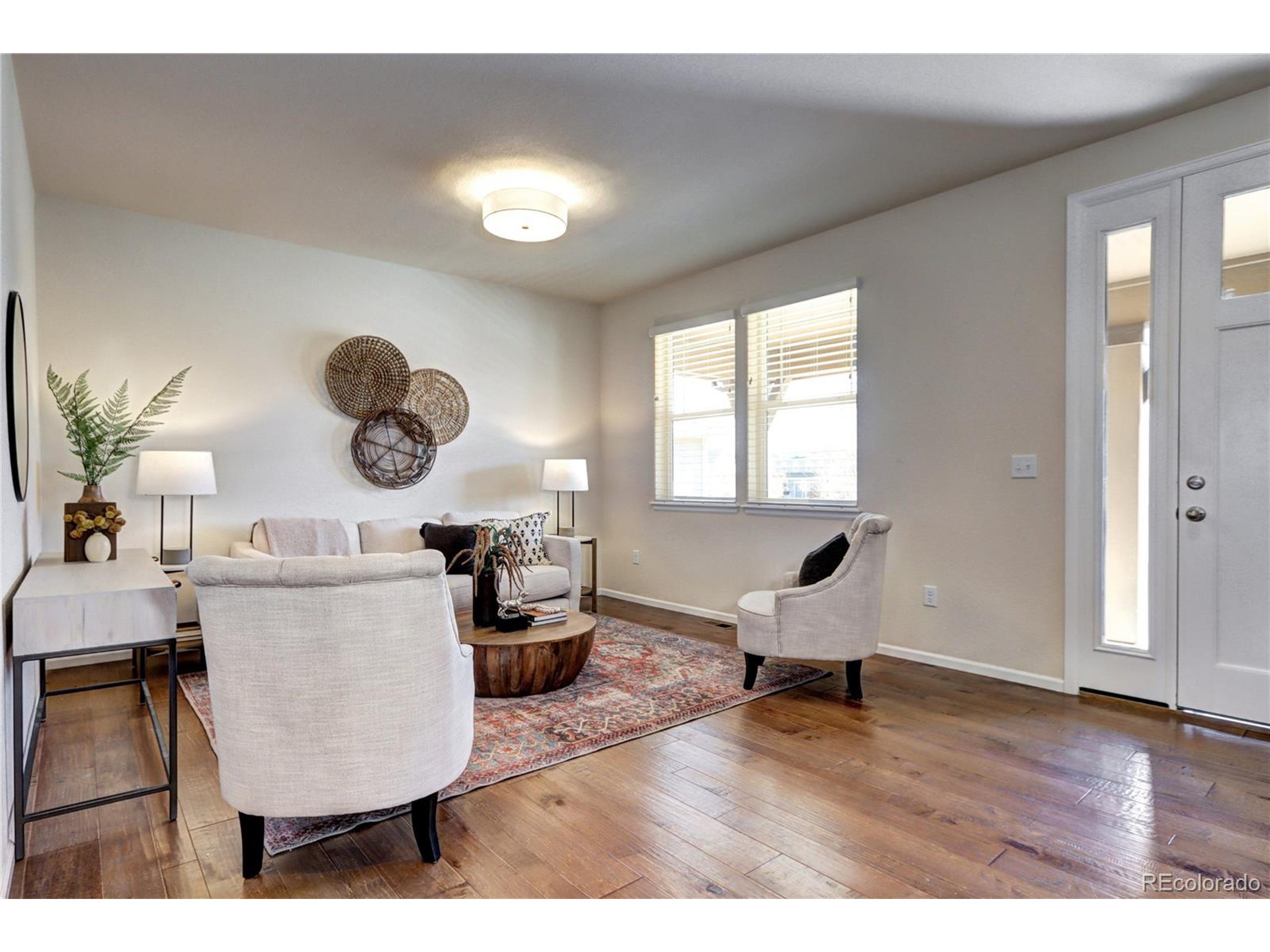 7353 S Queensburg St