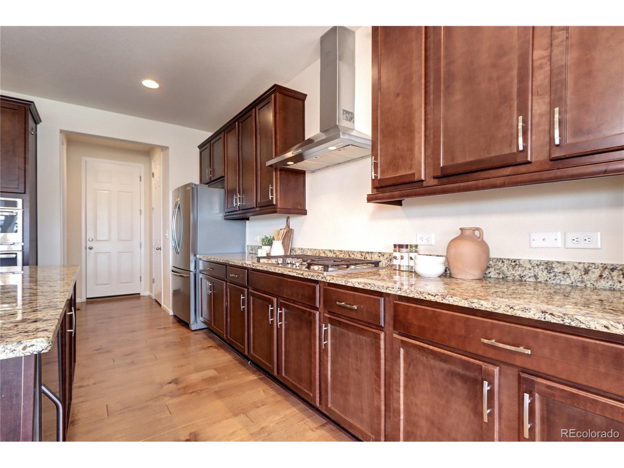 7353 S Queensburg St