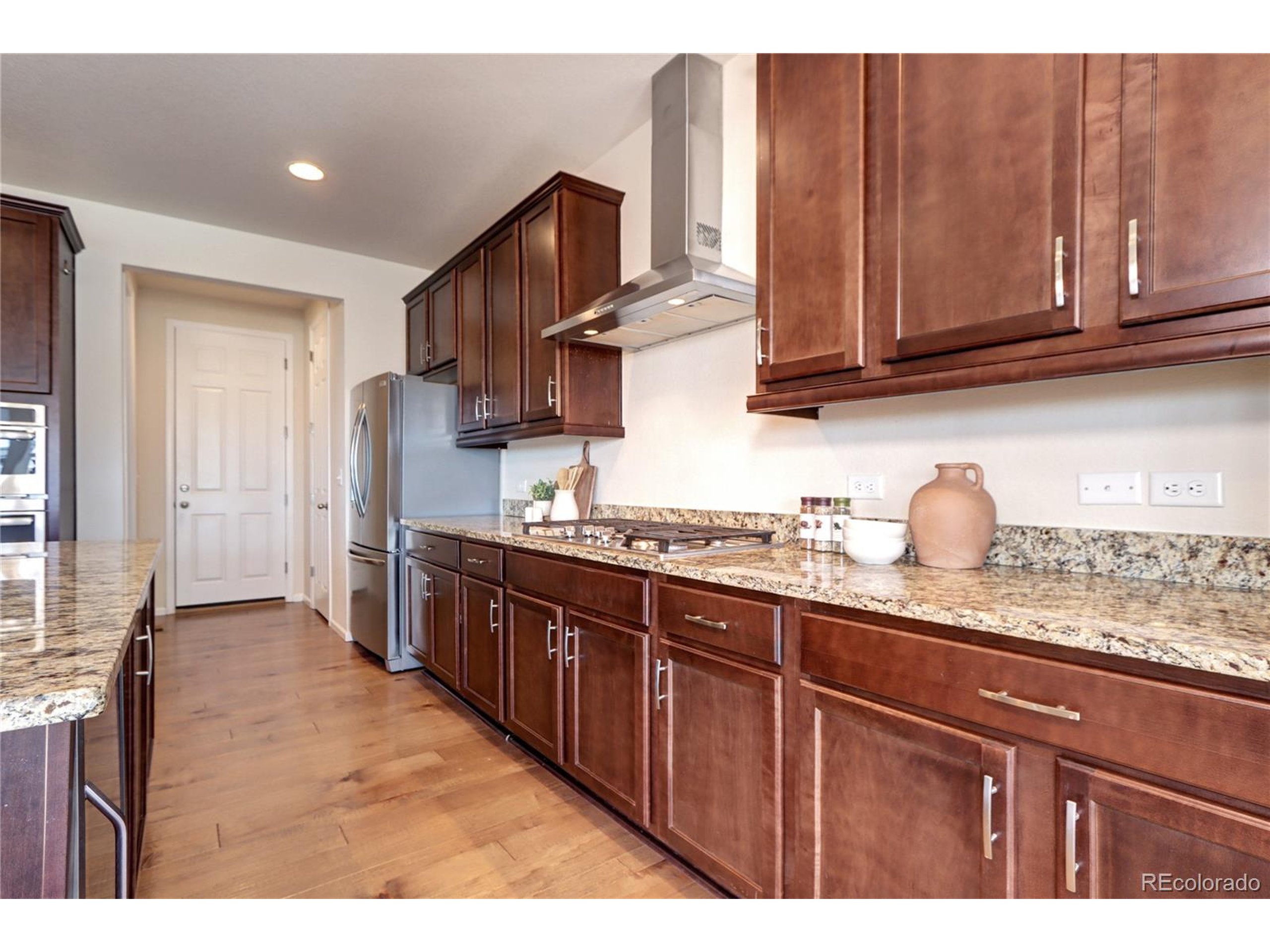 7353 S Queensburg St