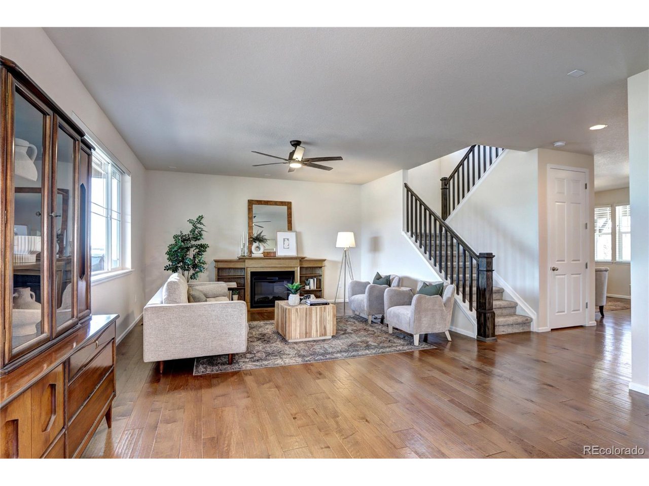 7353 S Queensburg St