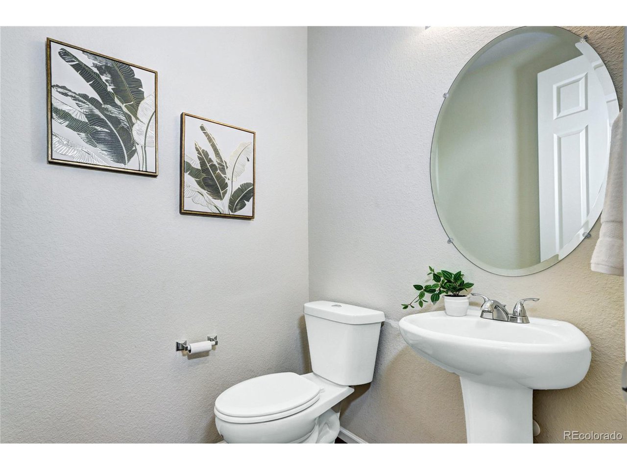 7353 S Queensburg St