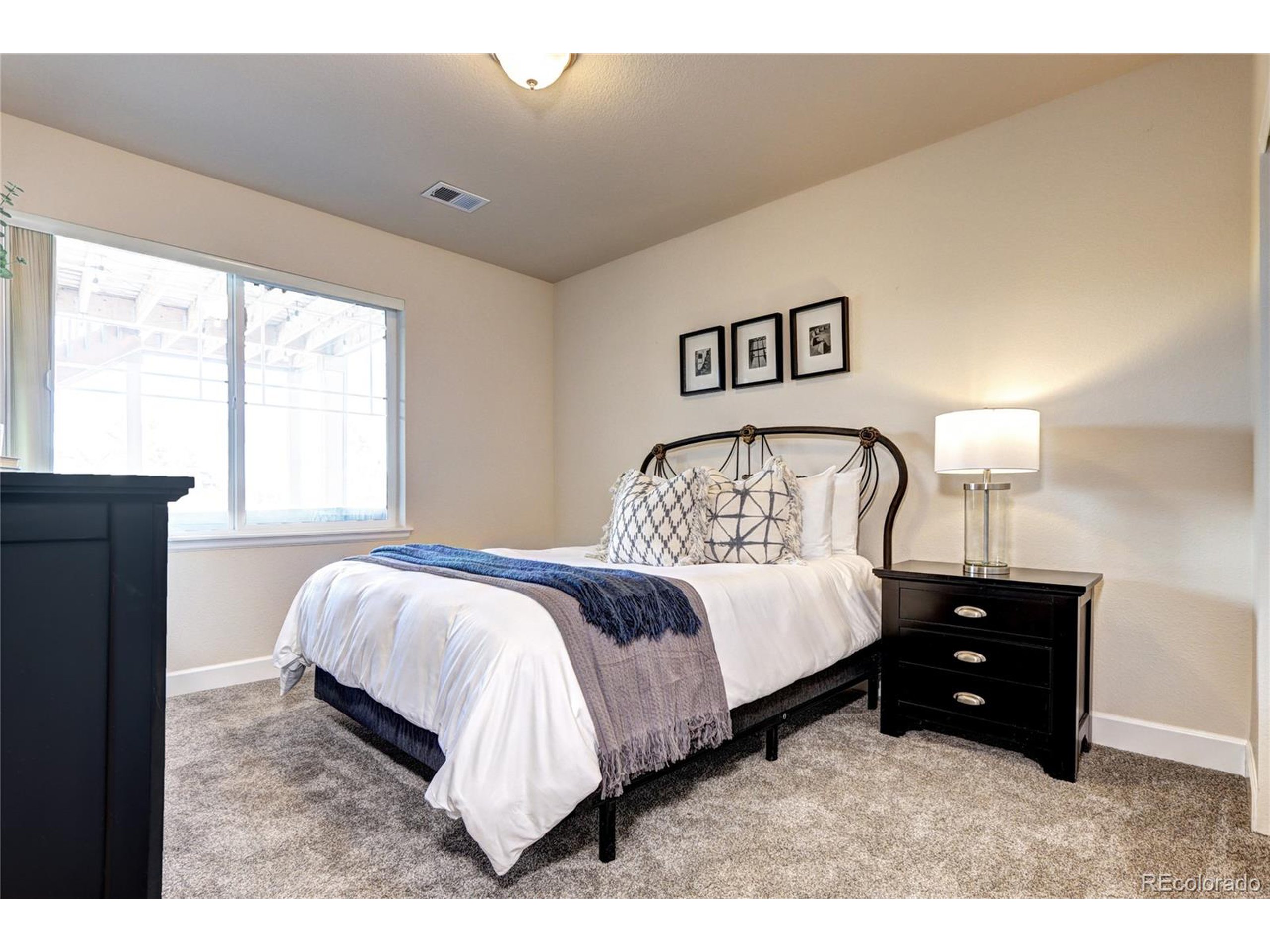 7353 S Queensburg St