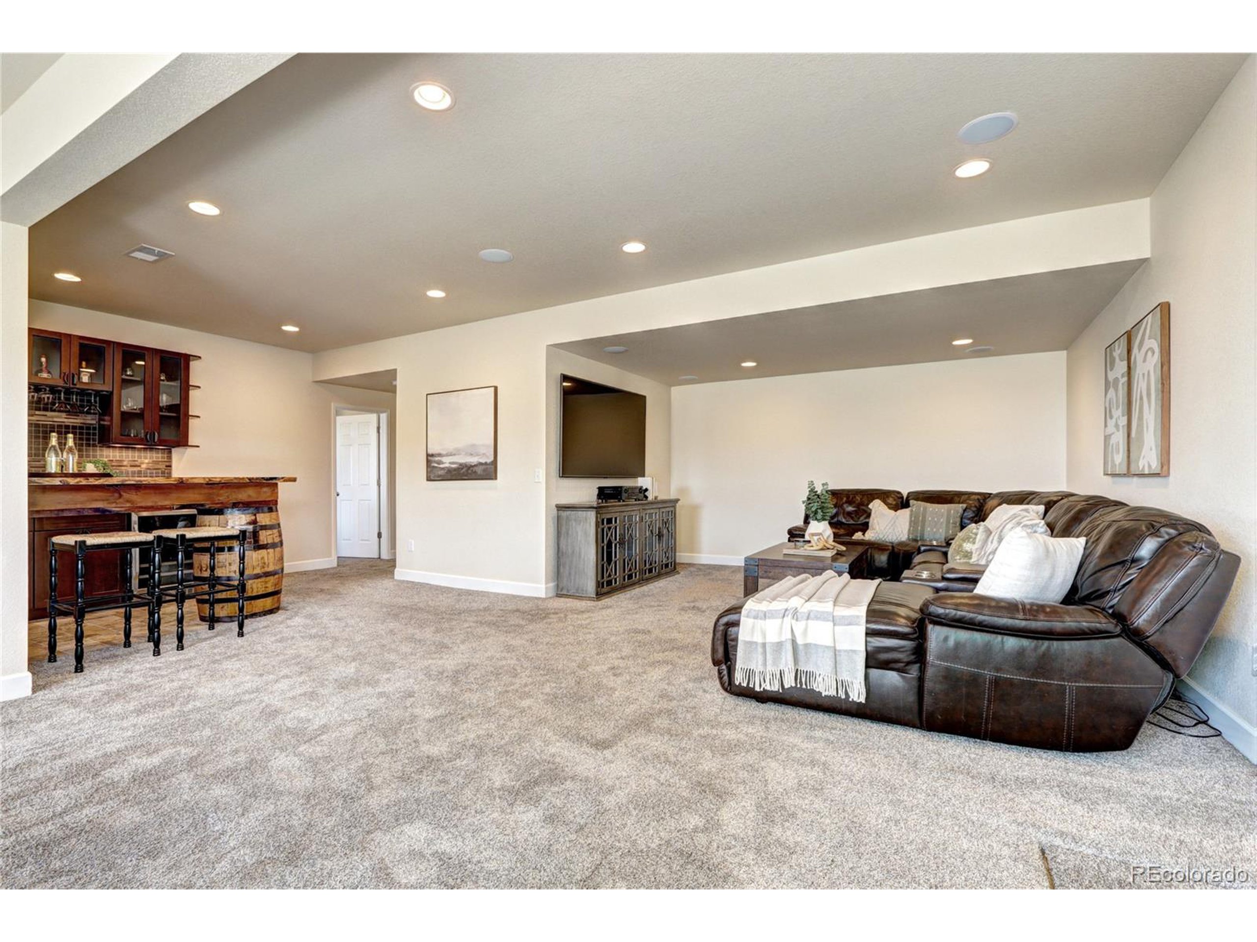 7353 S Queensburg St