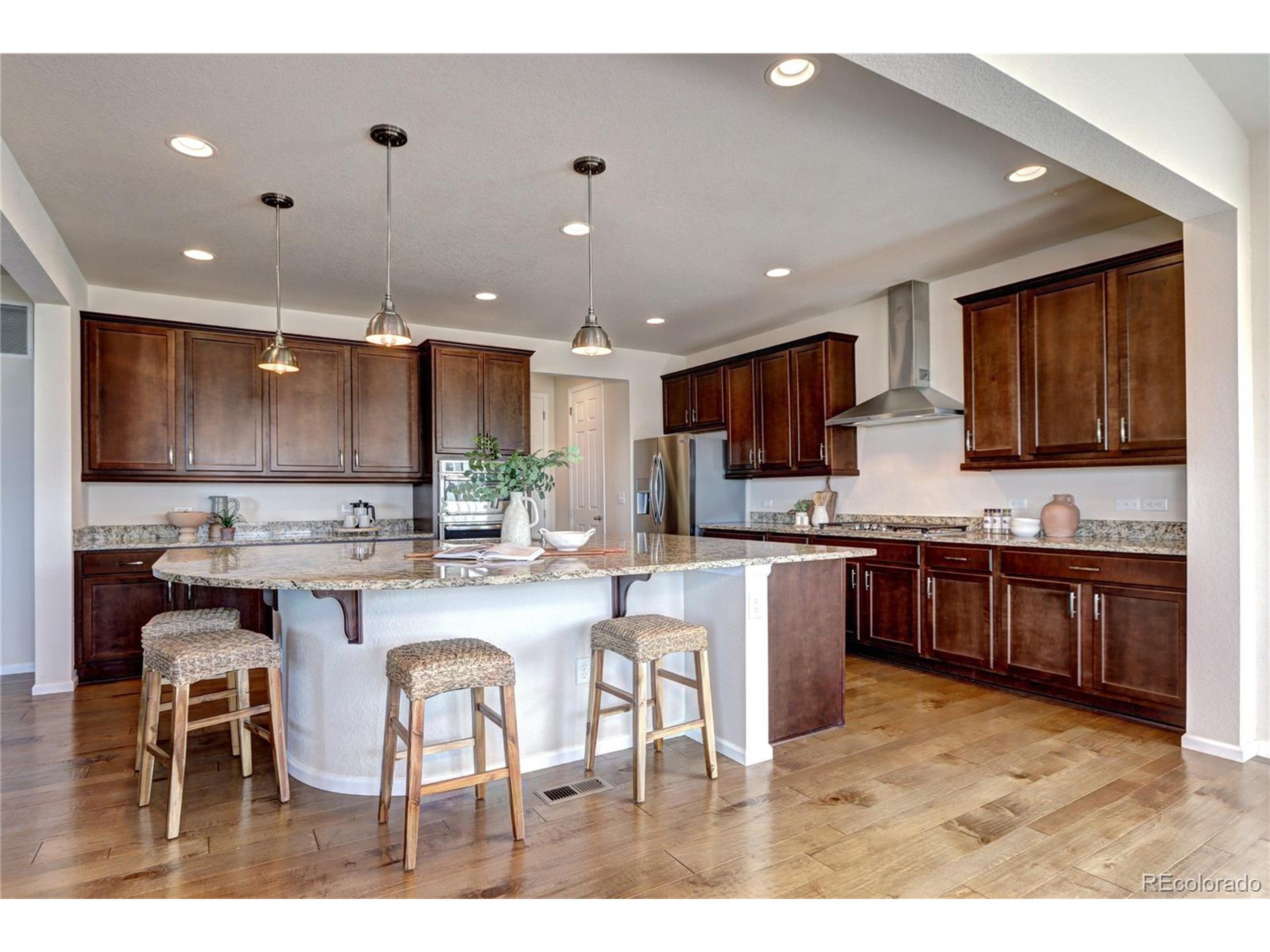 7353 S Queensburg St