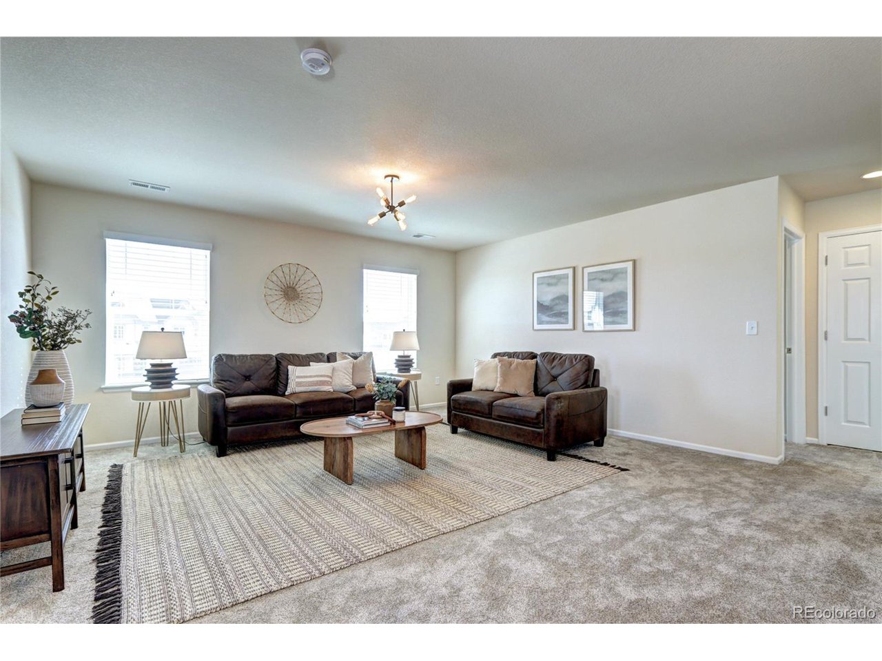 7353 S Queensburg St