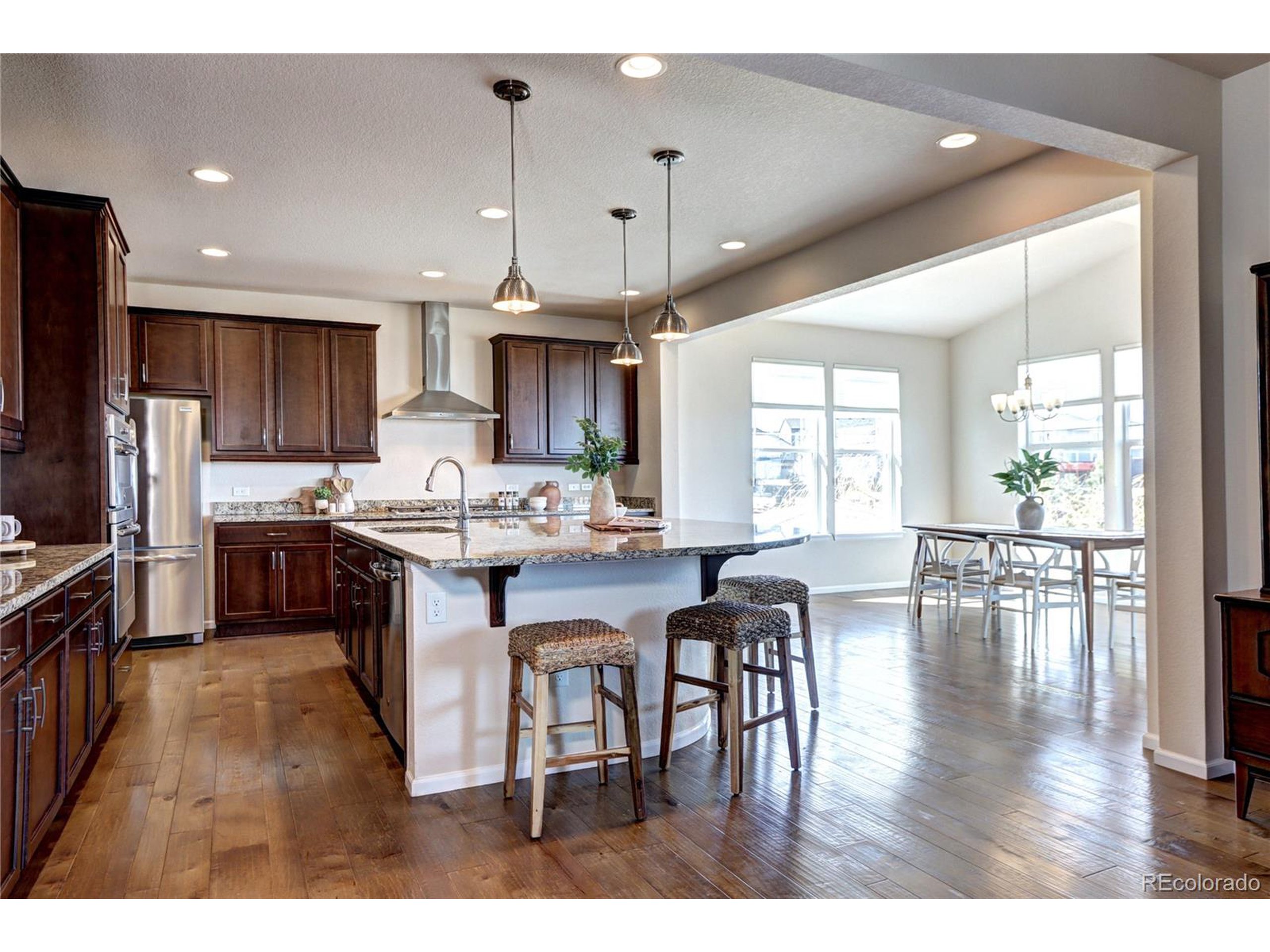 7353 S Queensburg St