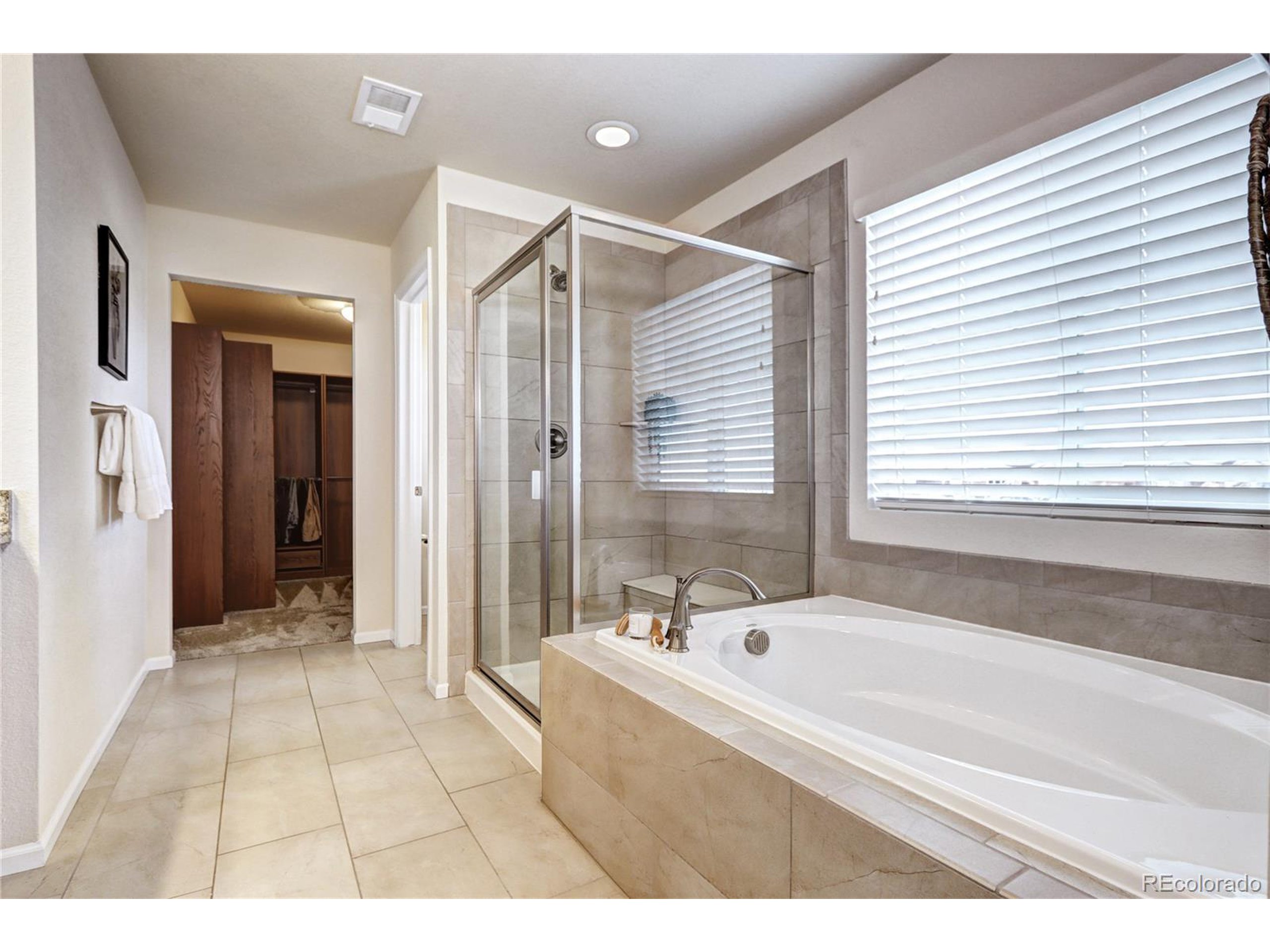 7353 S Queensburg St