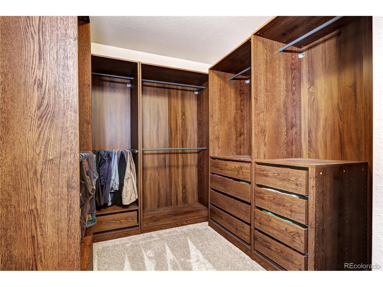 7353 S Queensburg St