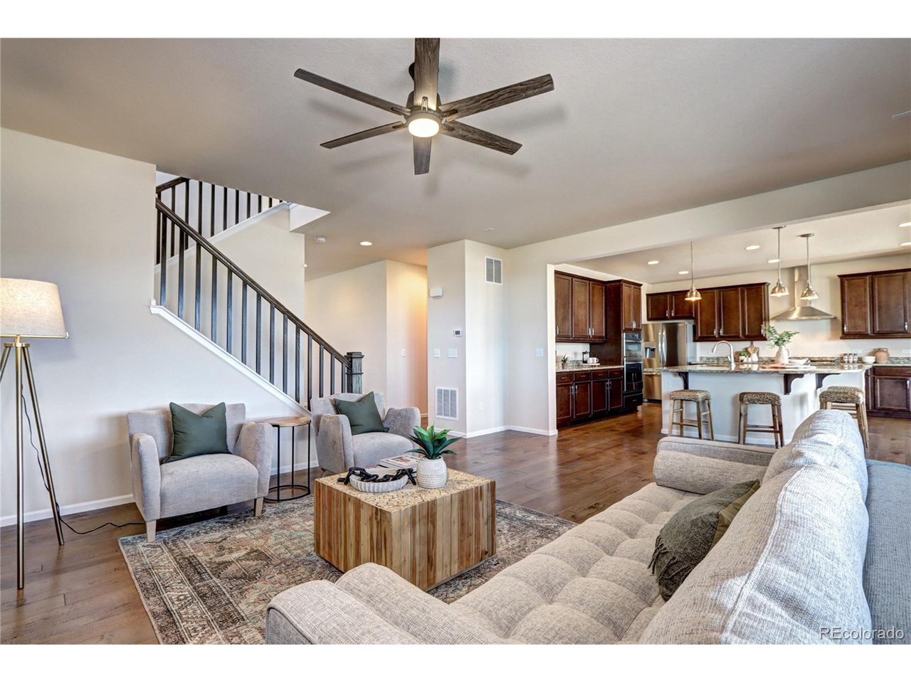 7353 S Queensburg St