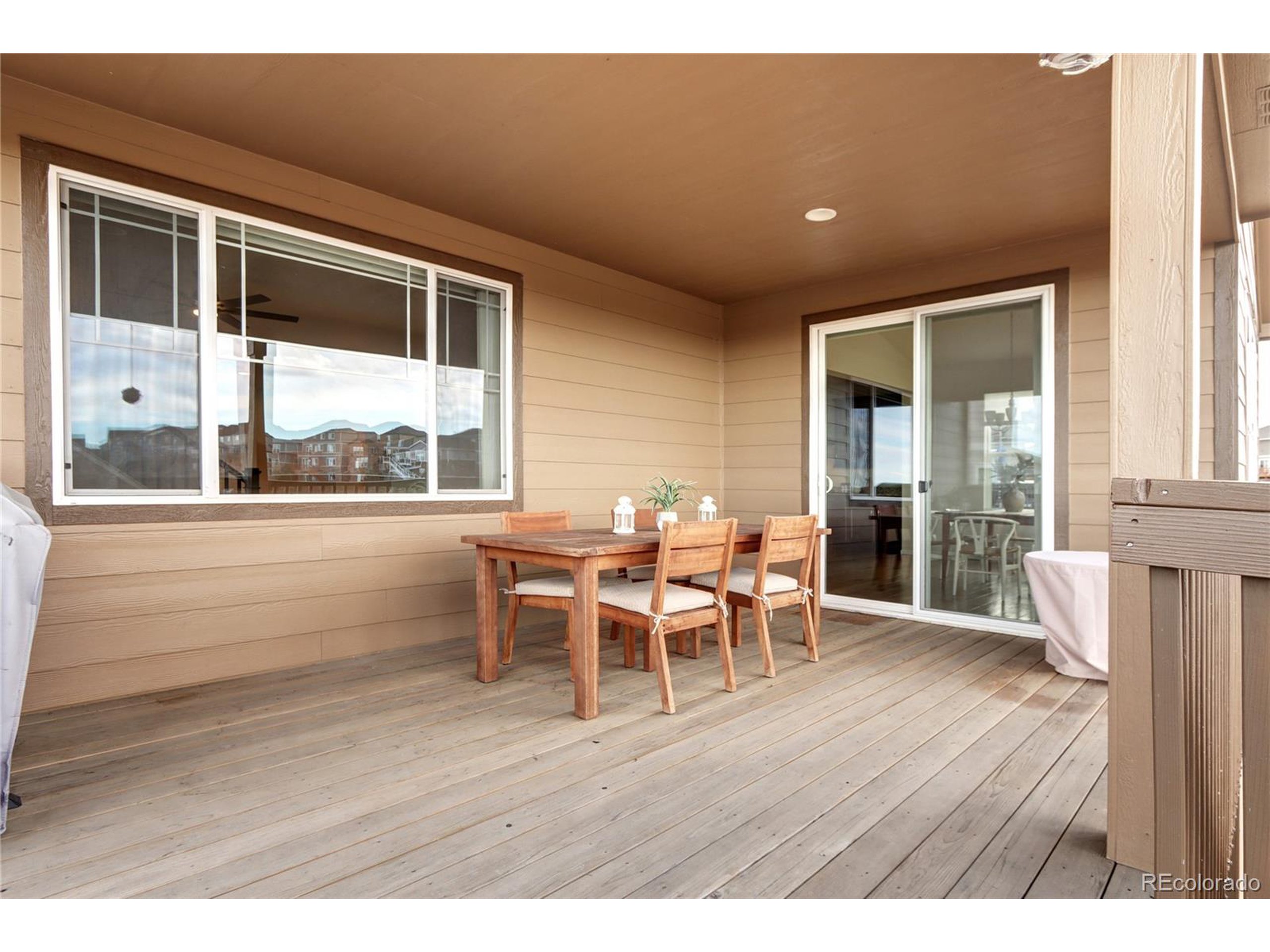 7353 S Queensburg St