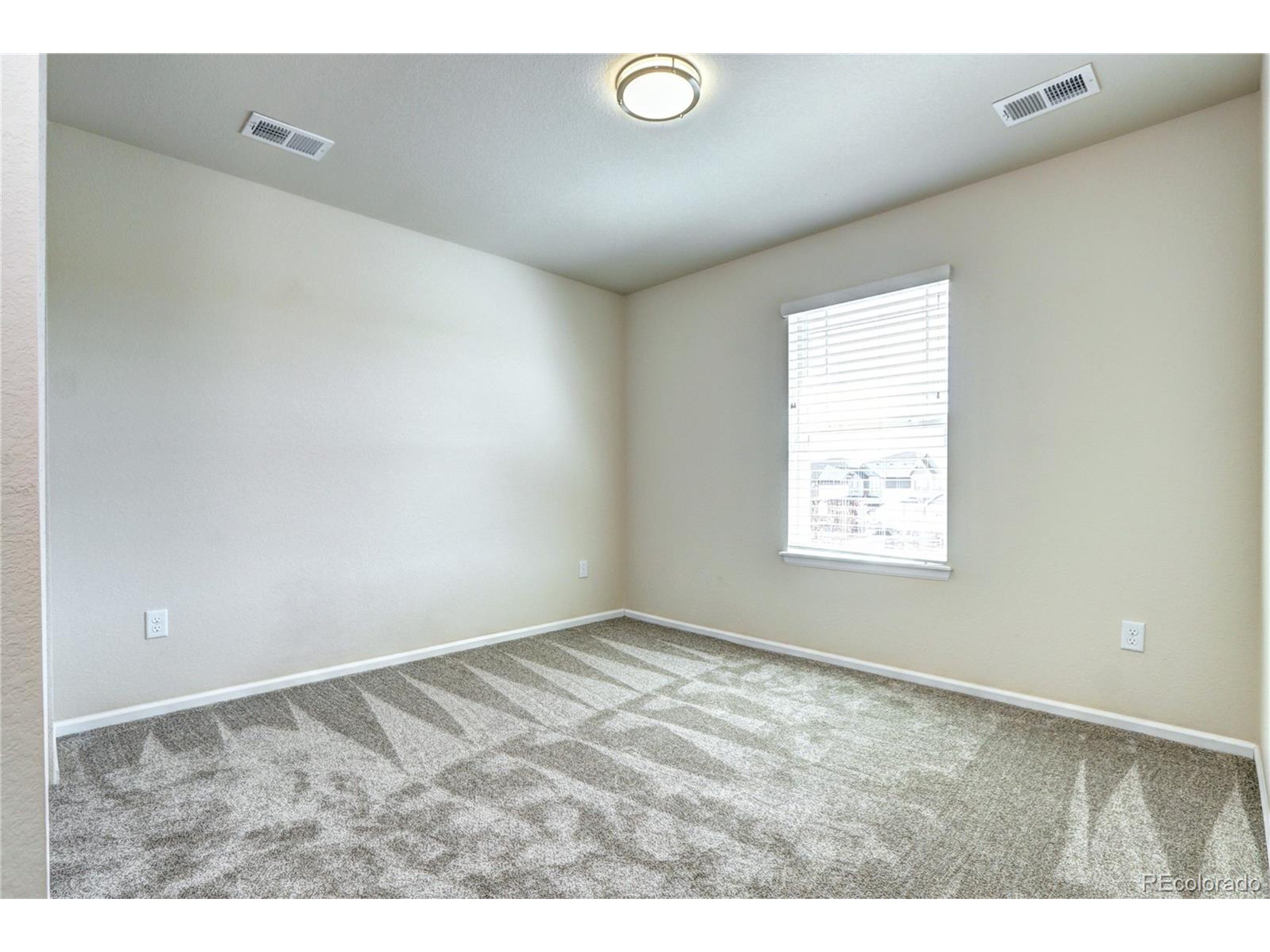 7353 S Queensburg St