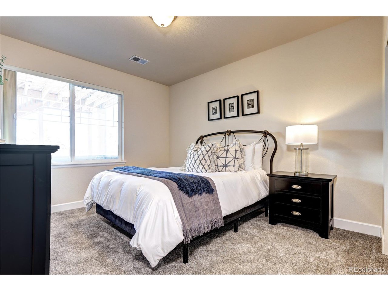 7353 S Queensburg St