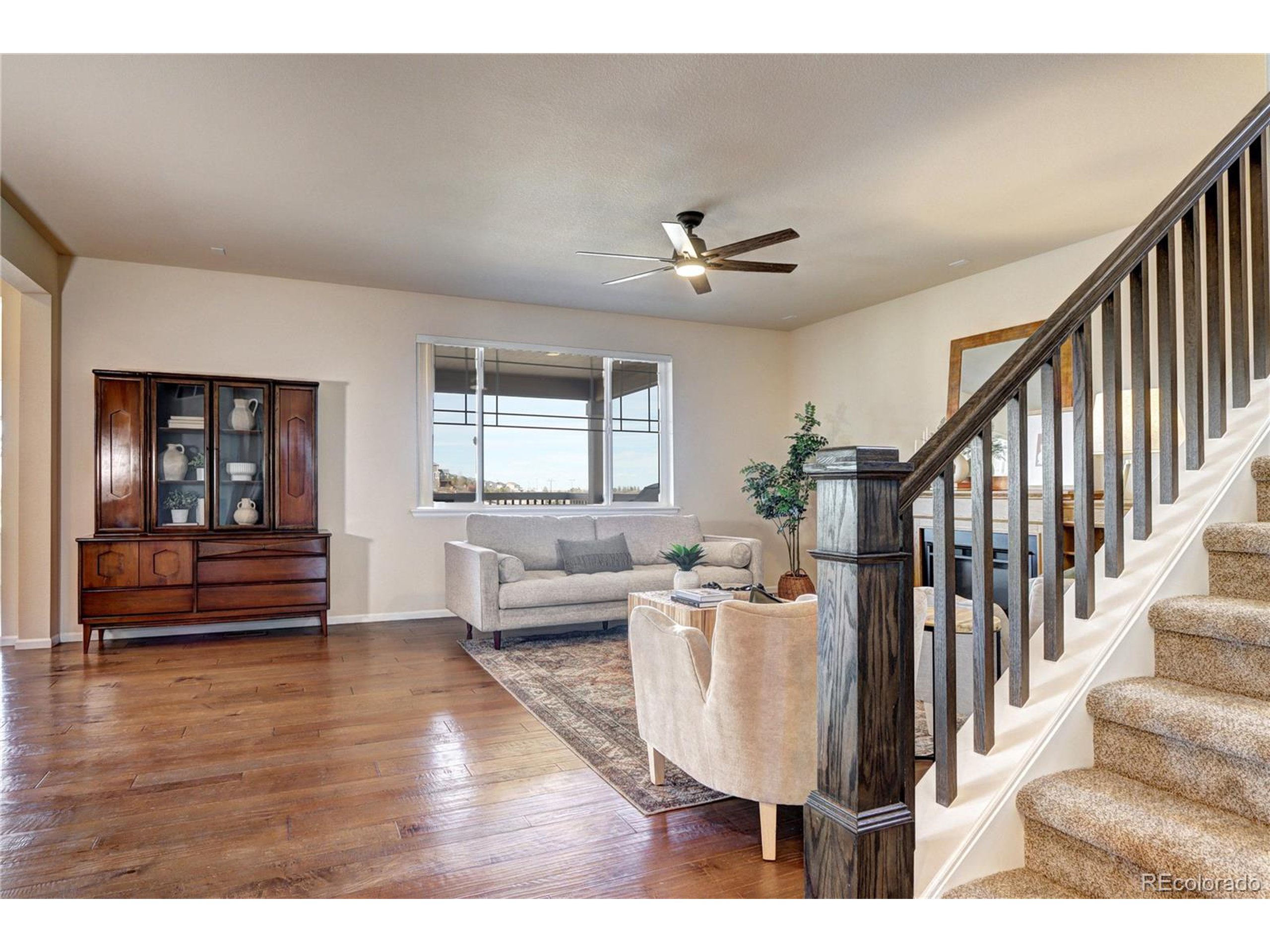 7353 S Queensburg St