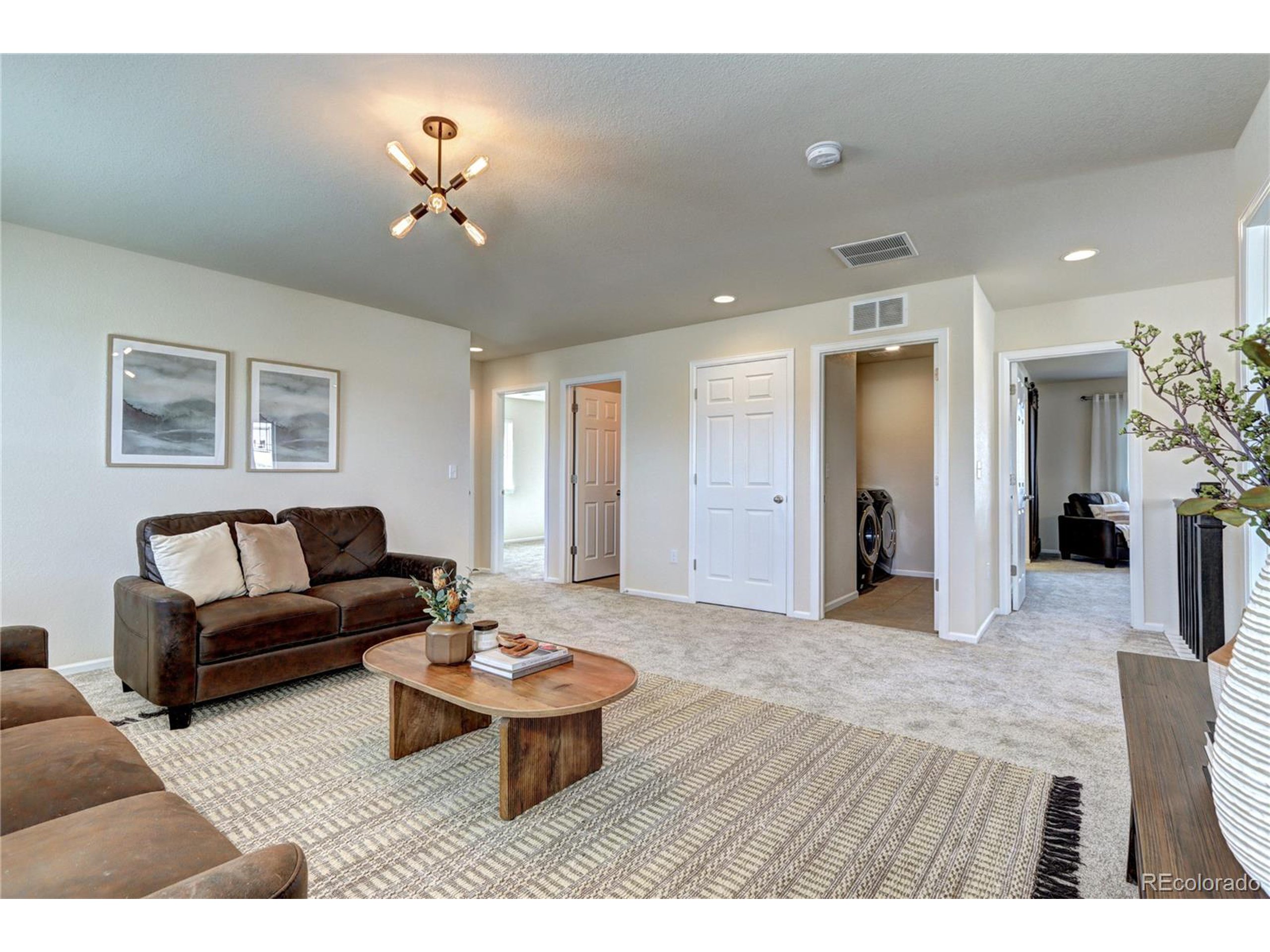 7353 S Queensburg St